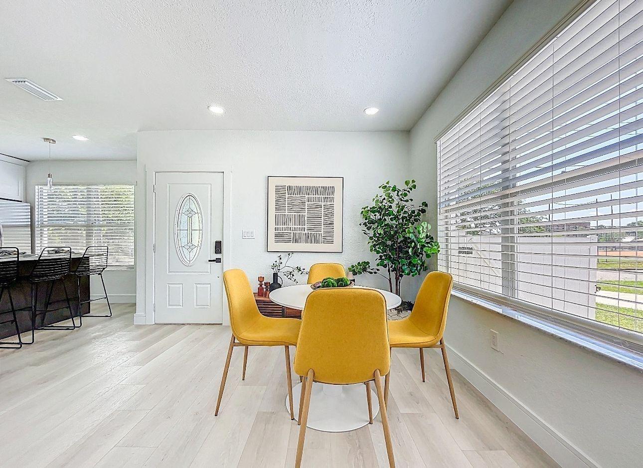 2711 W CORDELIA ST — photo 12
