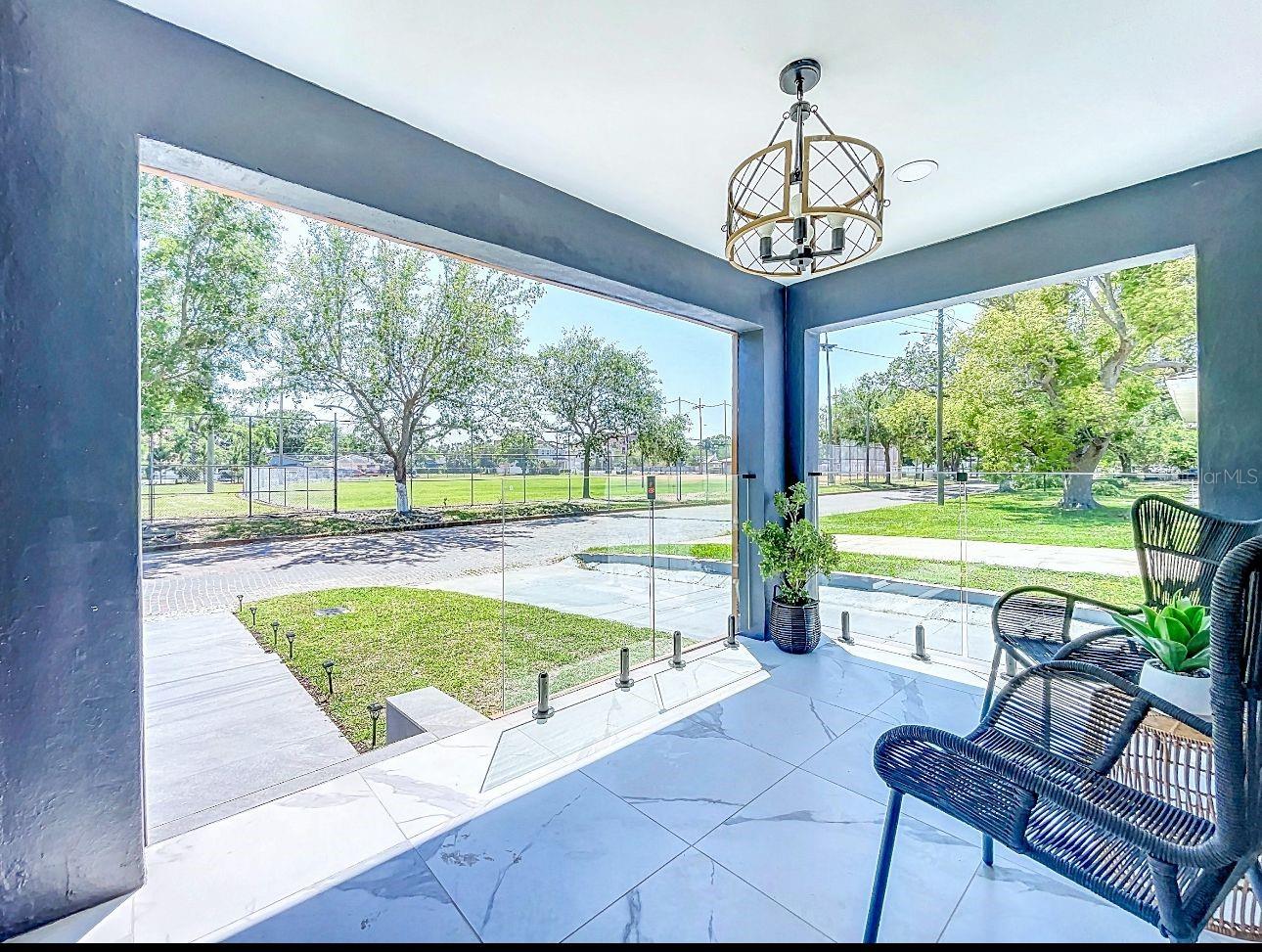 2711 W CORDELIA ST — photo 37