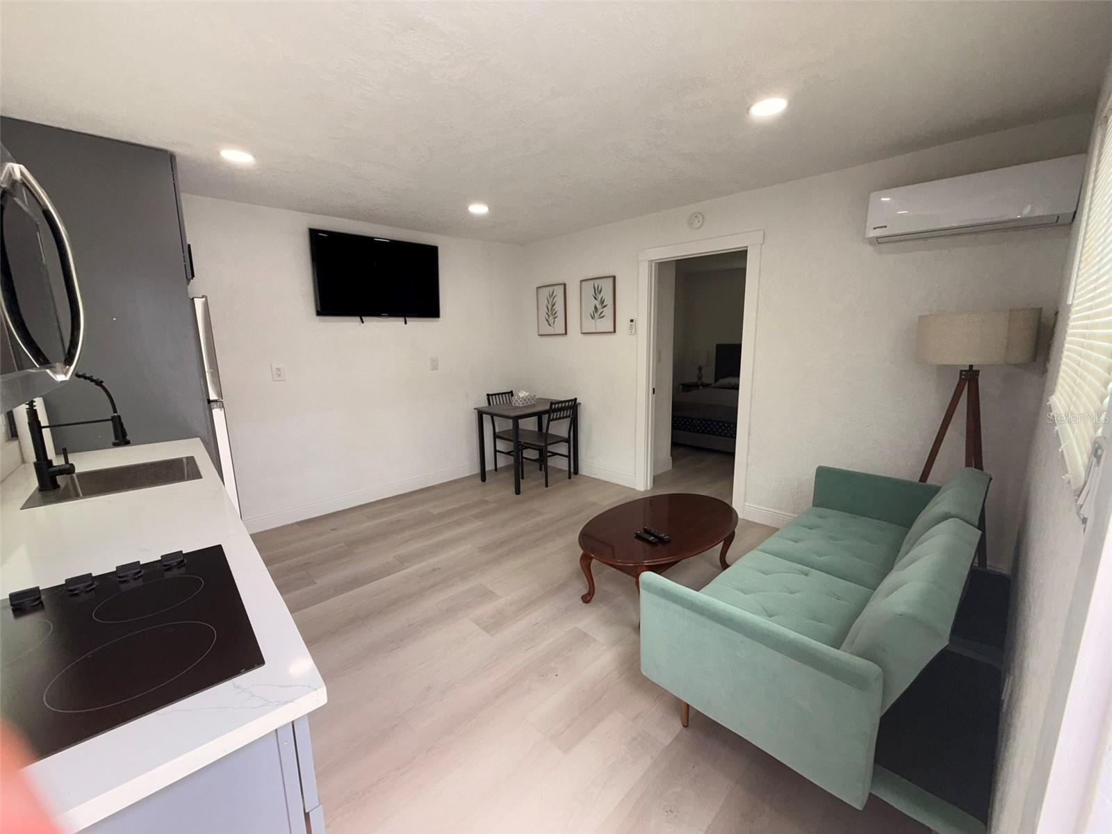 2711 W CORDELIA ST — photo 30