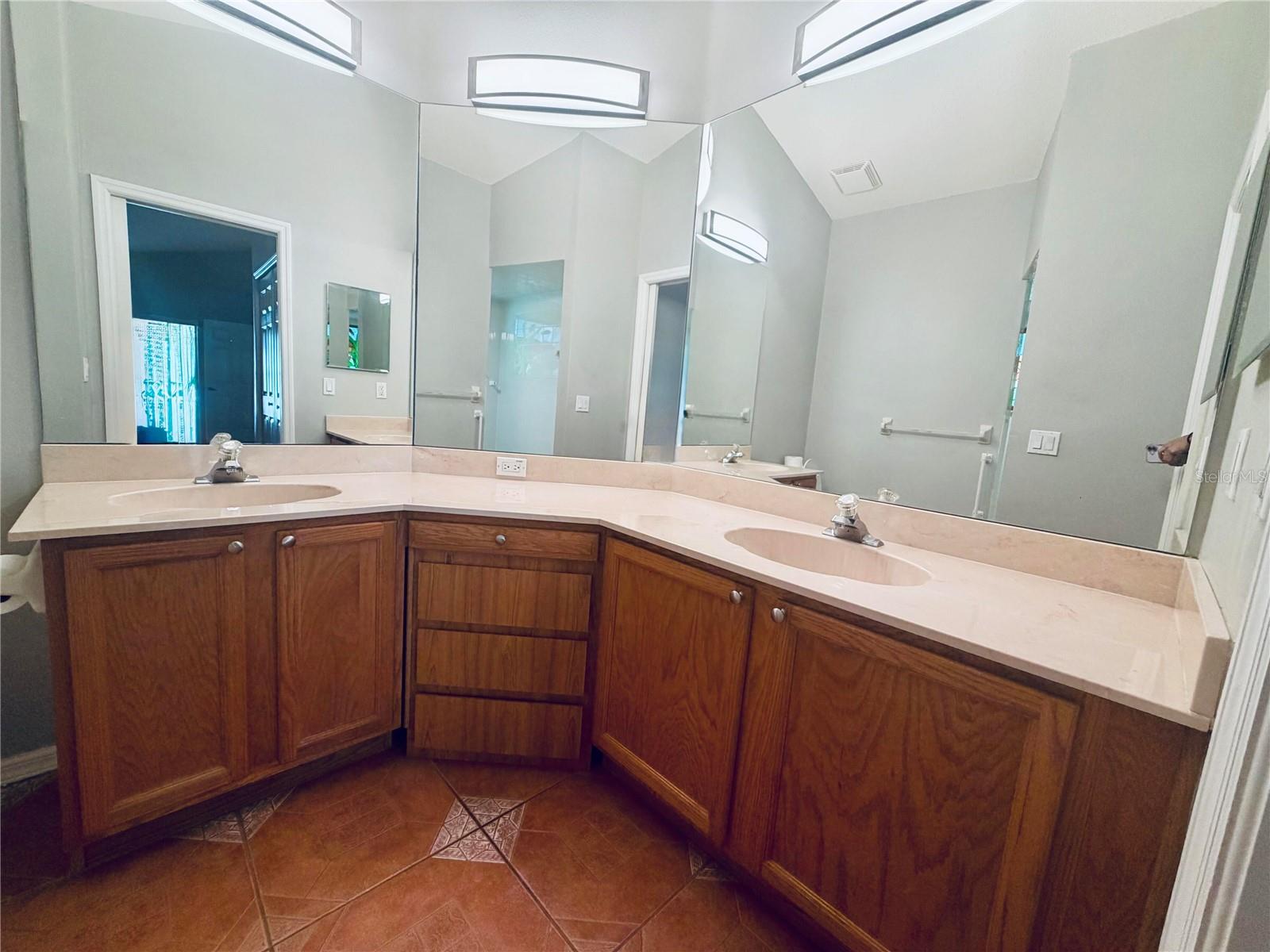13753 BRYNDLEWOOD CT — photo 40
