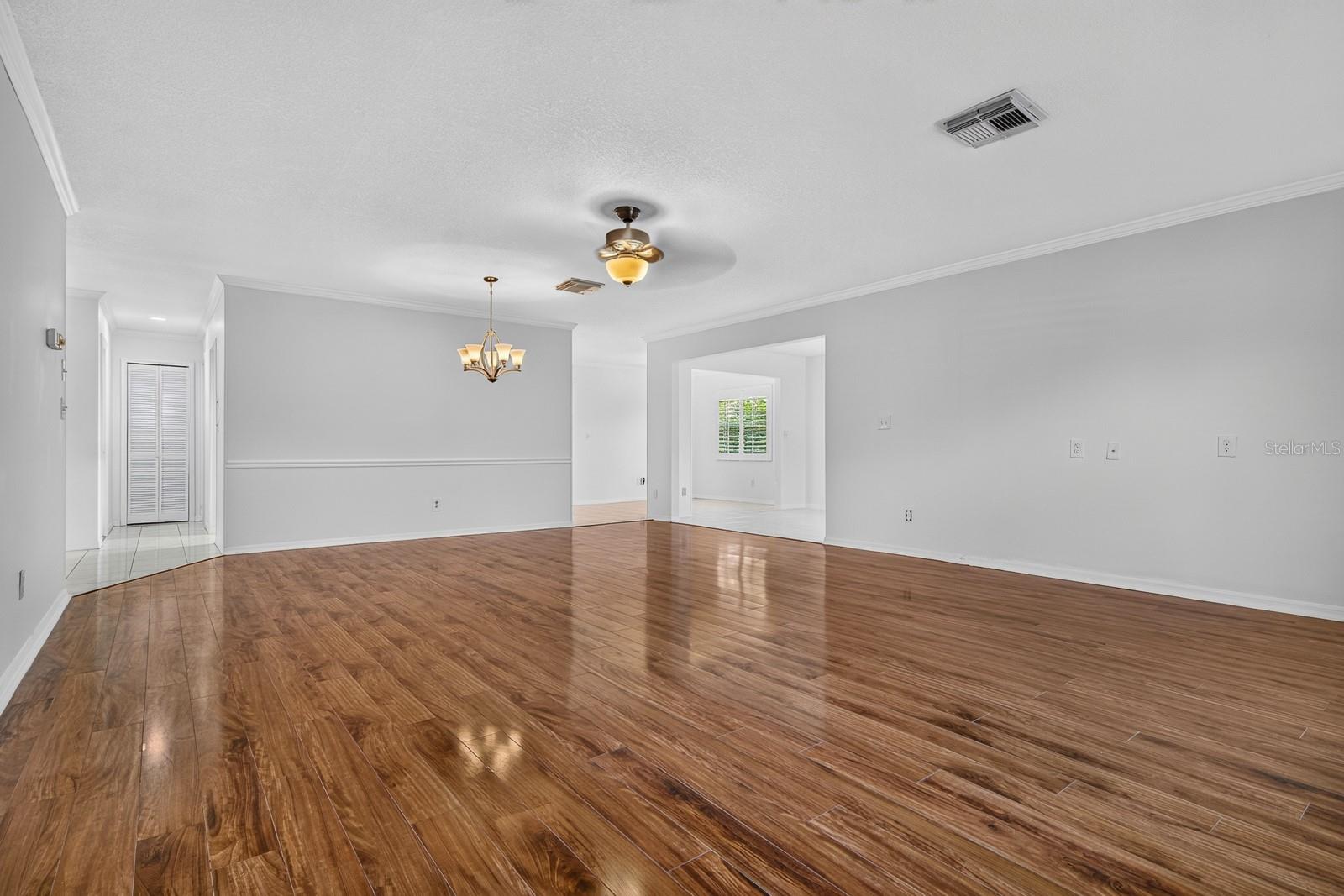 2329 LANCASTER DR — photo 9