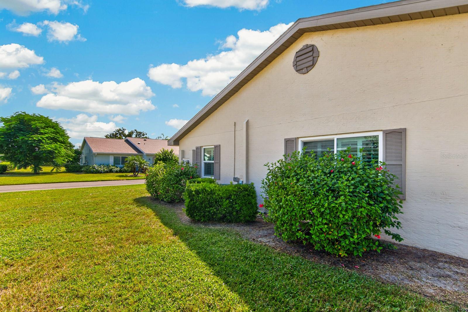 2329 LANCASTER DR — photo 46