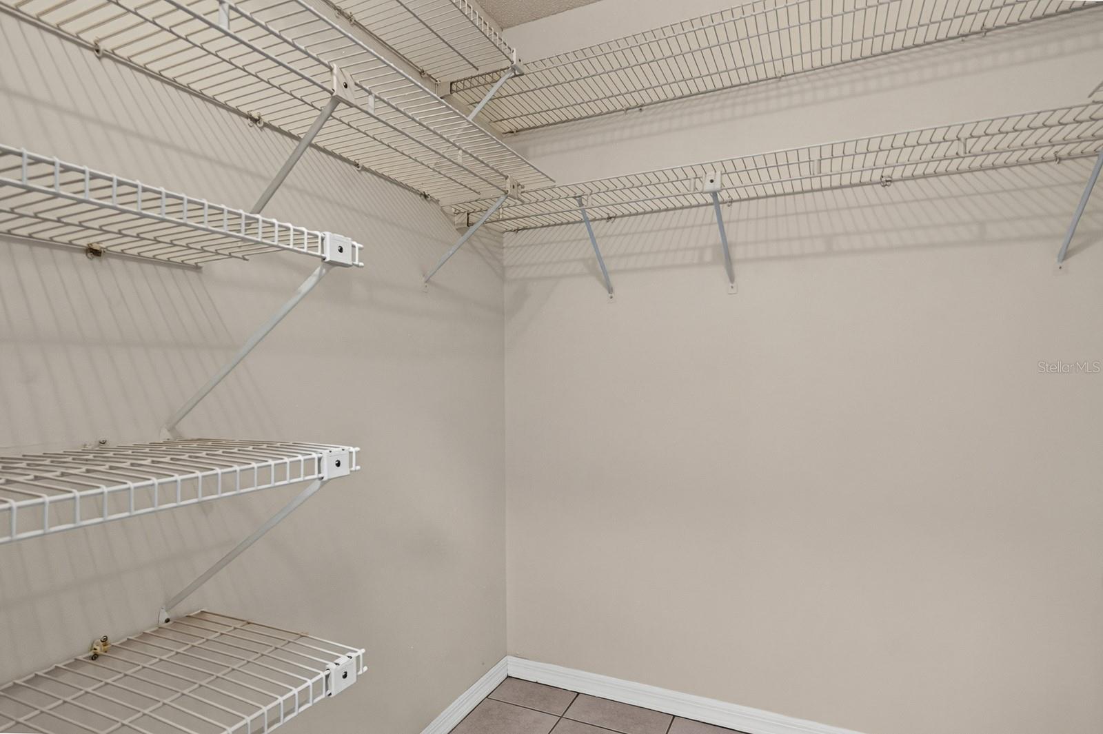 2329 LANCASTER DR — photo 33