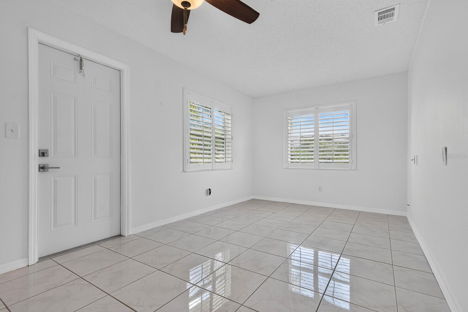2329 LANCASTER DR — photo 23
