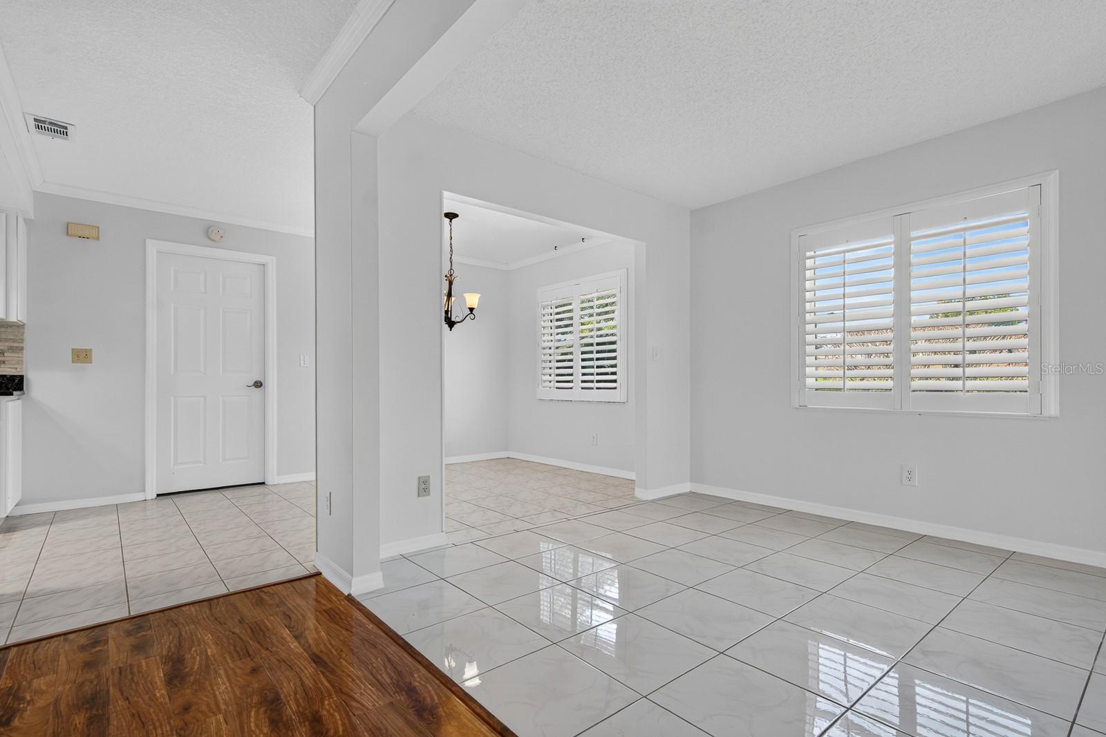 2329 LANCASTER DR — photo 6