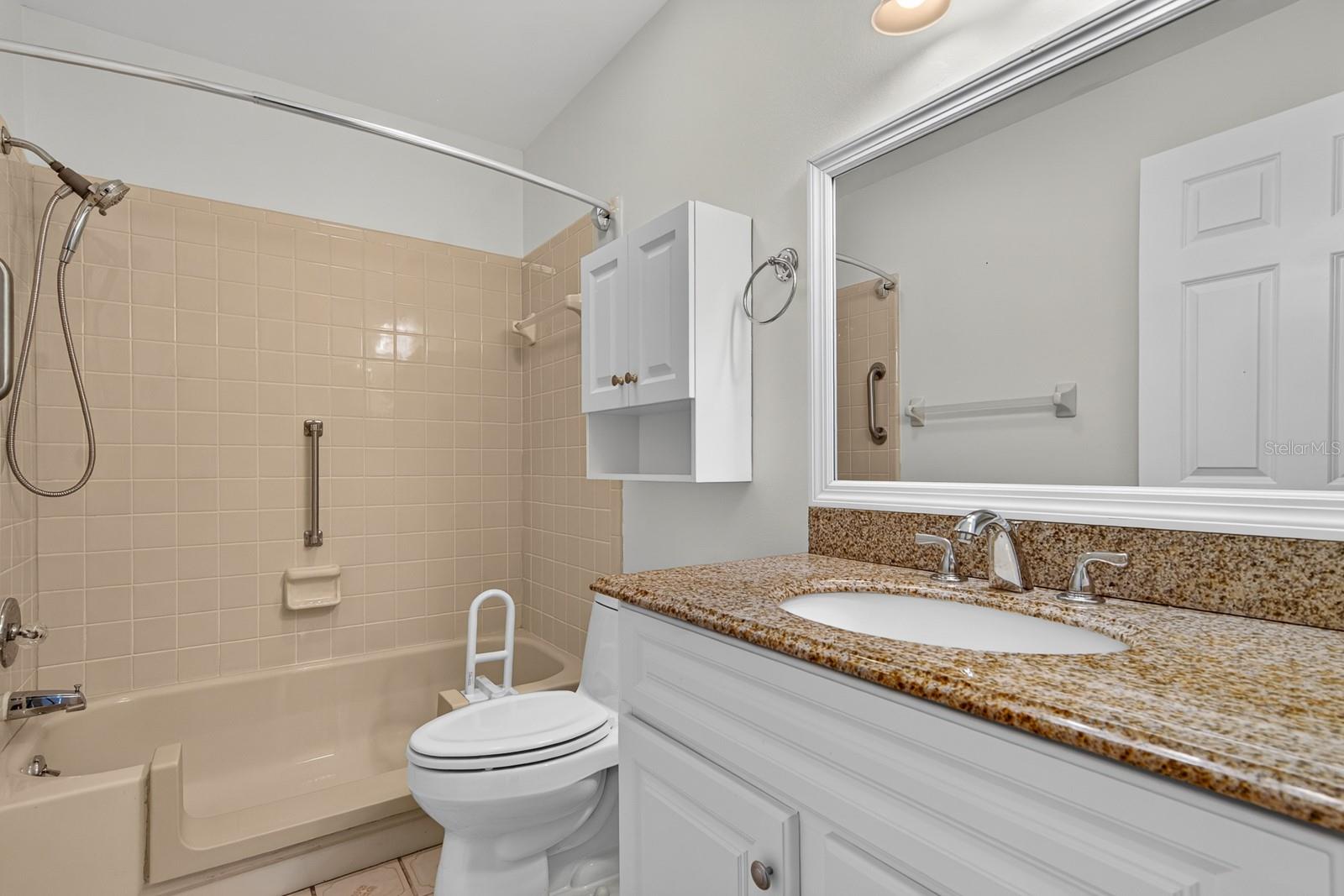 2329 LANCASTER DR — photo 36