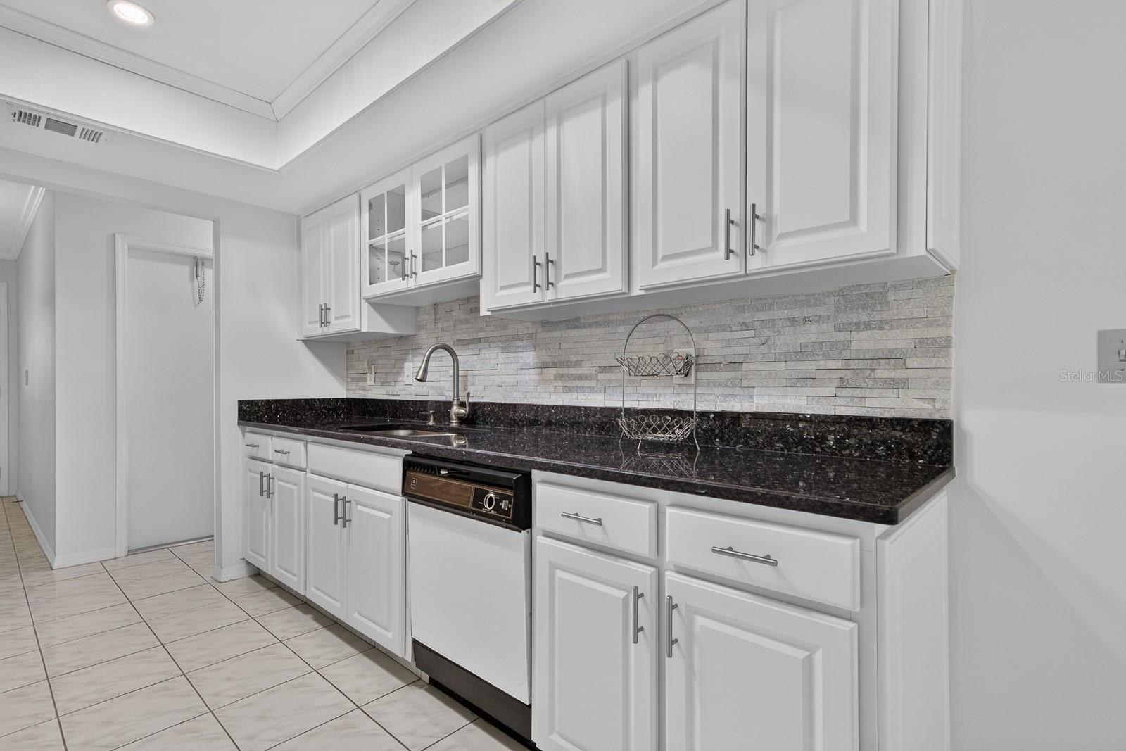 2329 LANCASTER DR — photo 17