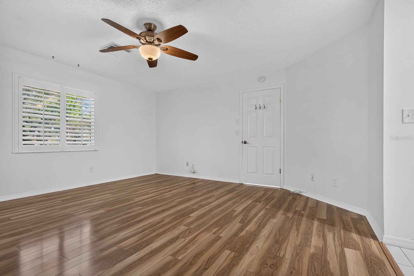 2329 LANCASTER DR — photo 28