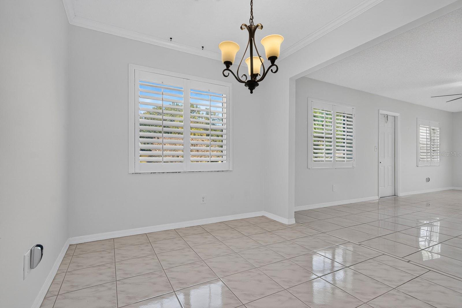2329 LANCASTER DR — photo 12