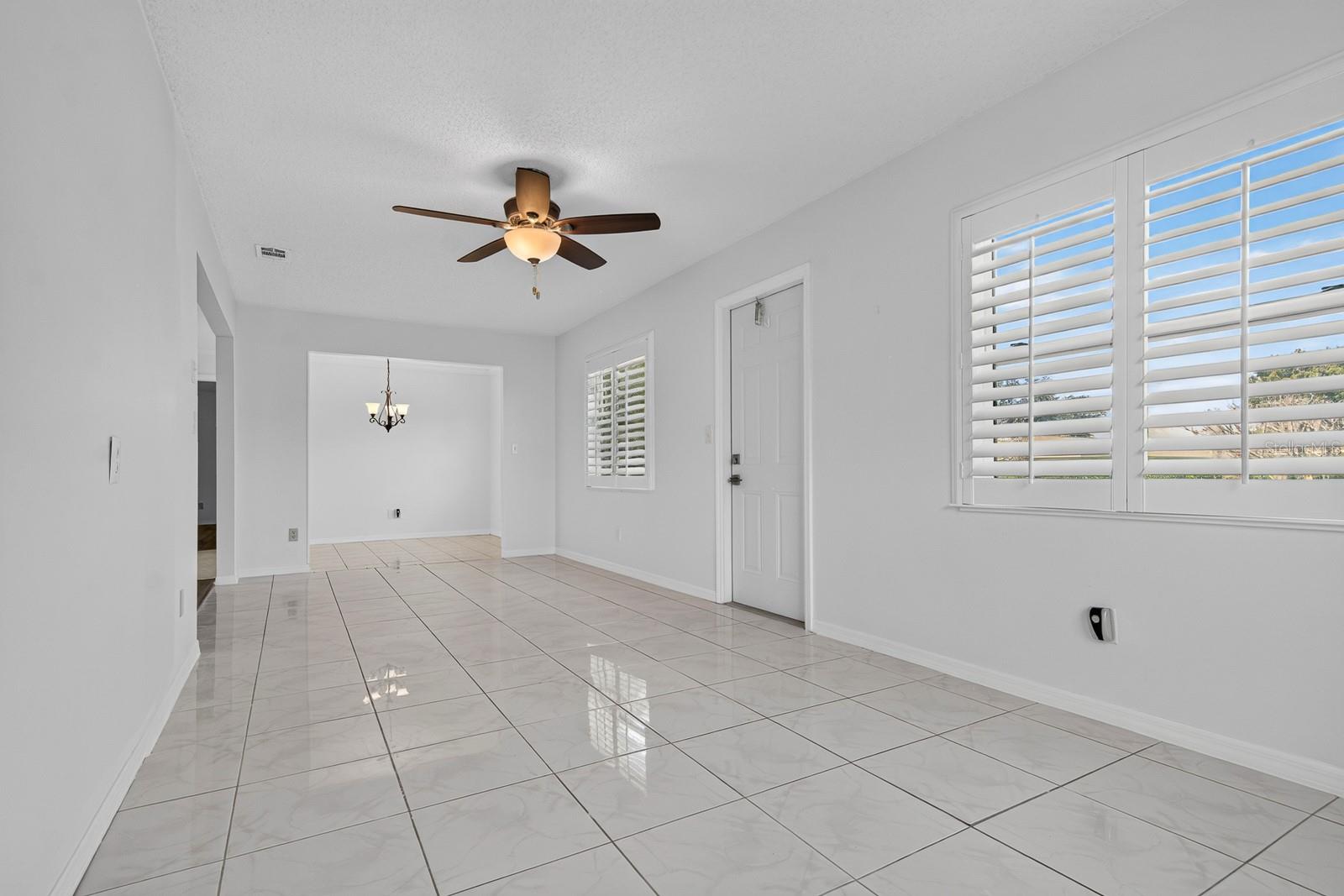 2329 LANCASTER DR — photo 24