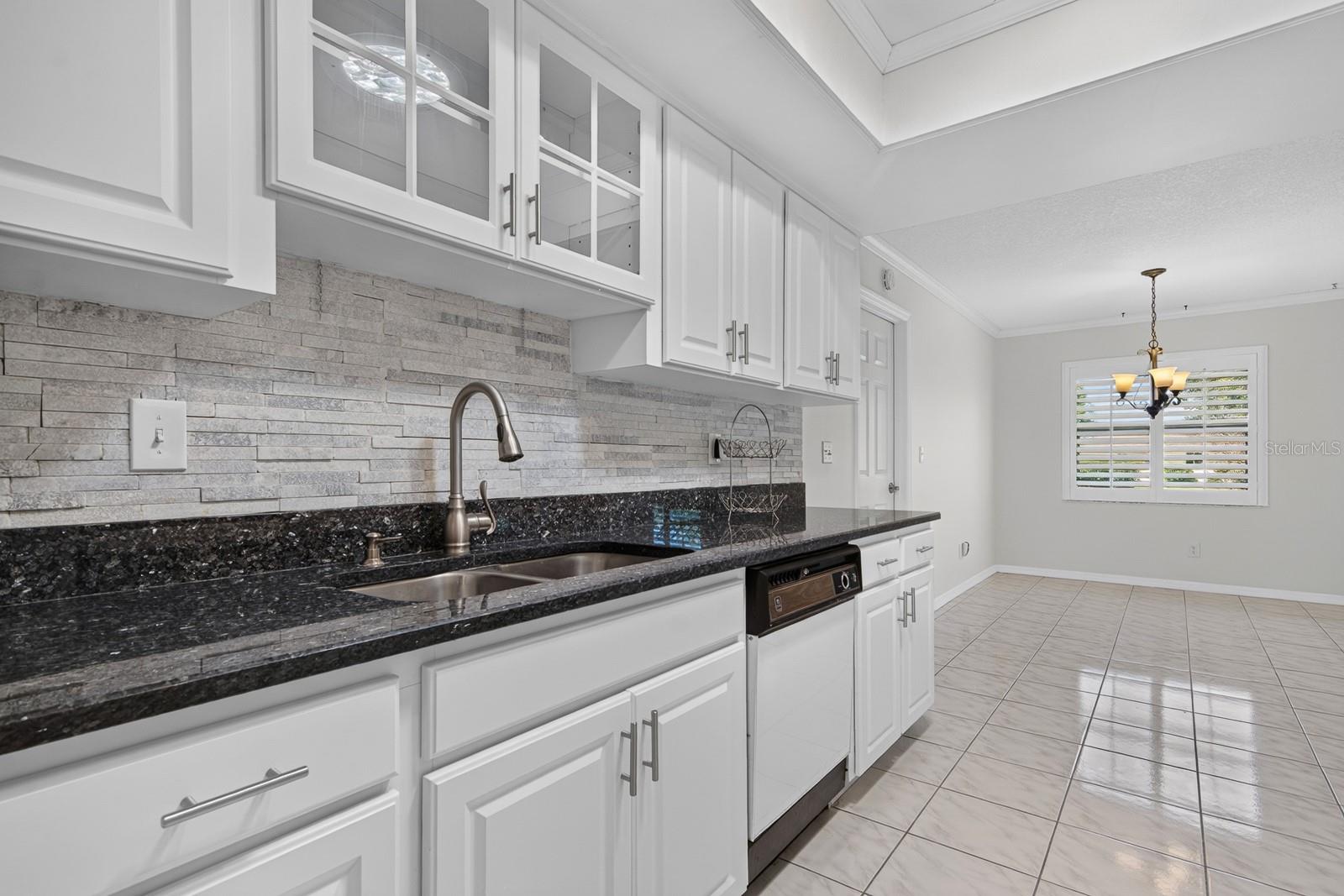 2329 LANCASTER DR — photo 16