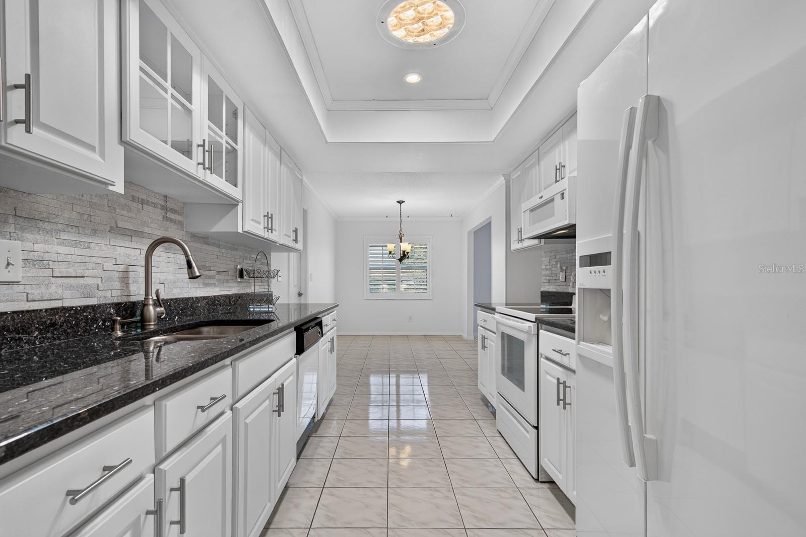 2329 LANCASTER DR — photo 14