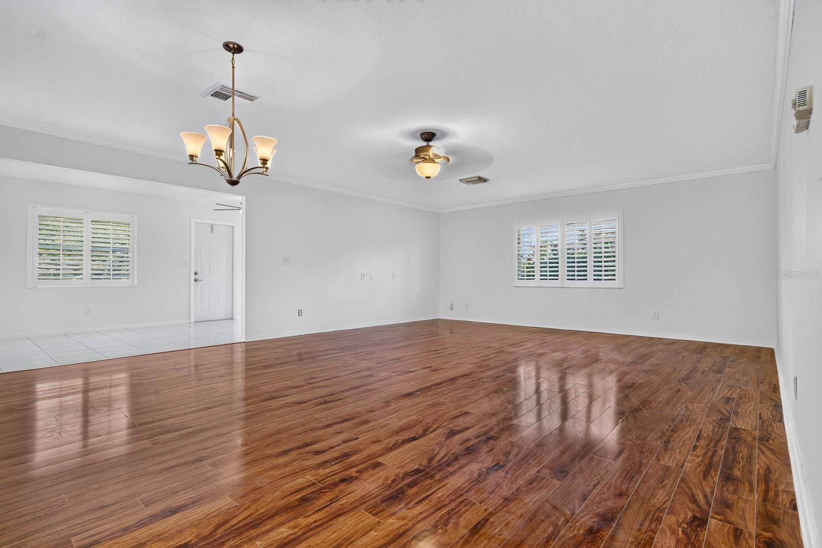 2329 LANCASTER DR — photo 7