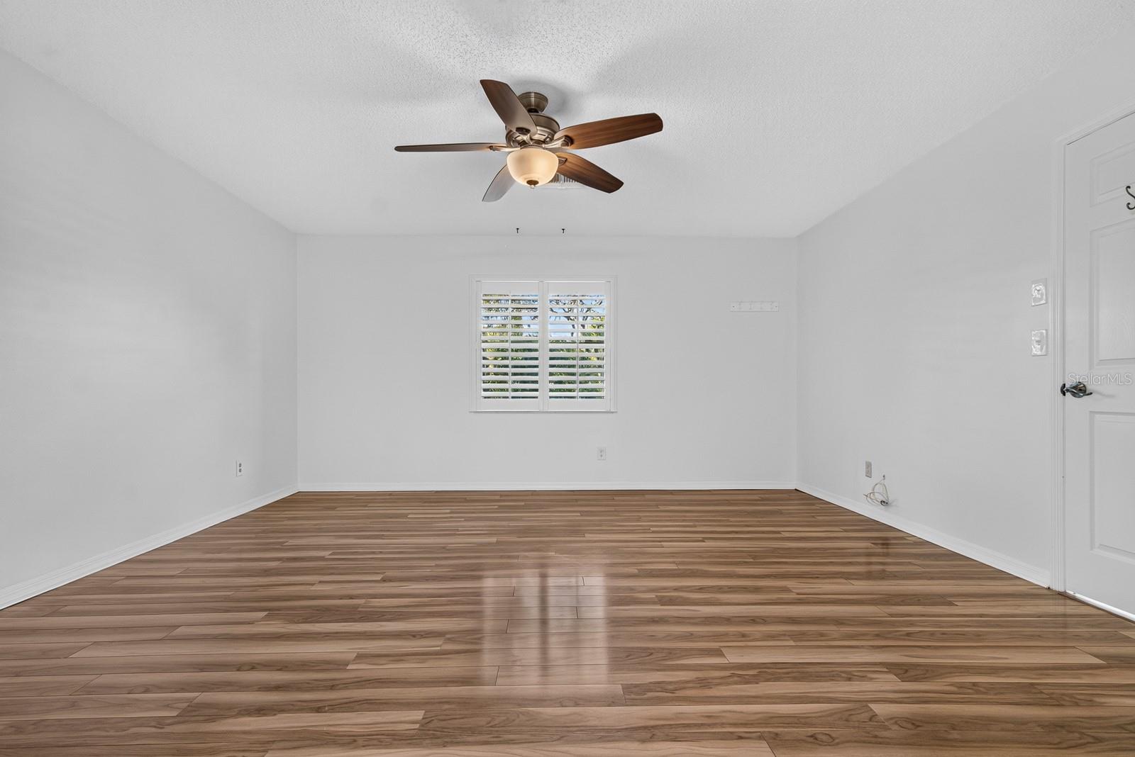 2329 LANCASTER DR — photo 29