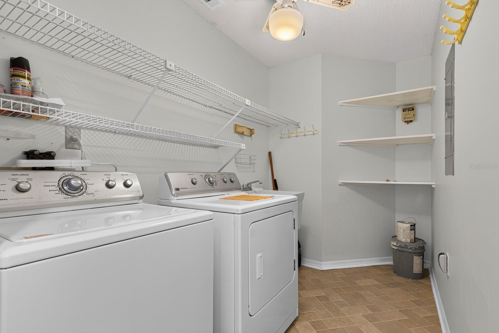2329 LANCASTER DR — photo 37