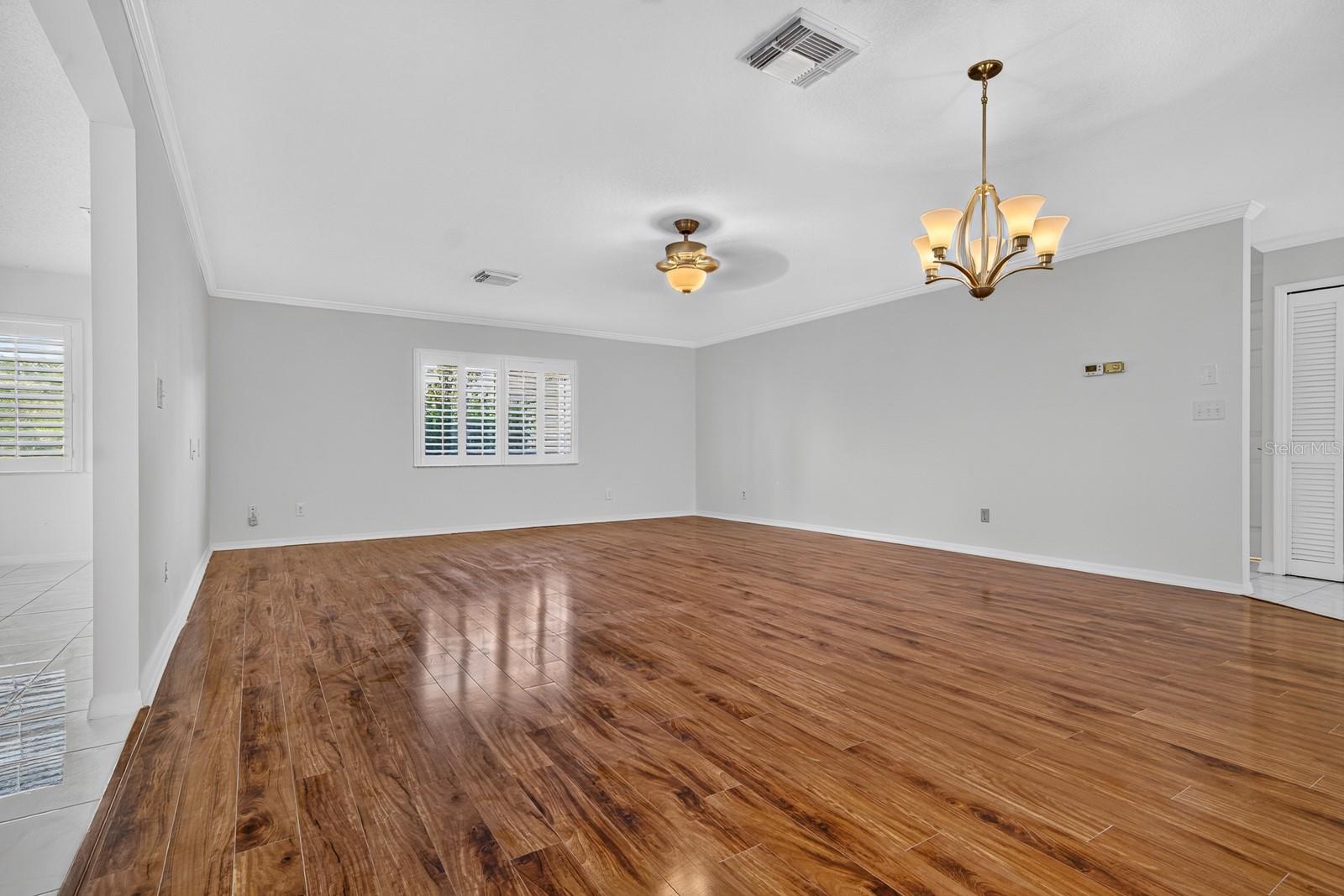 2329 LANCASTER DR — photo 8
