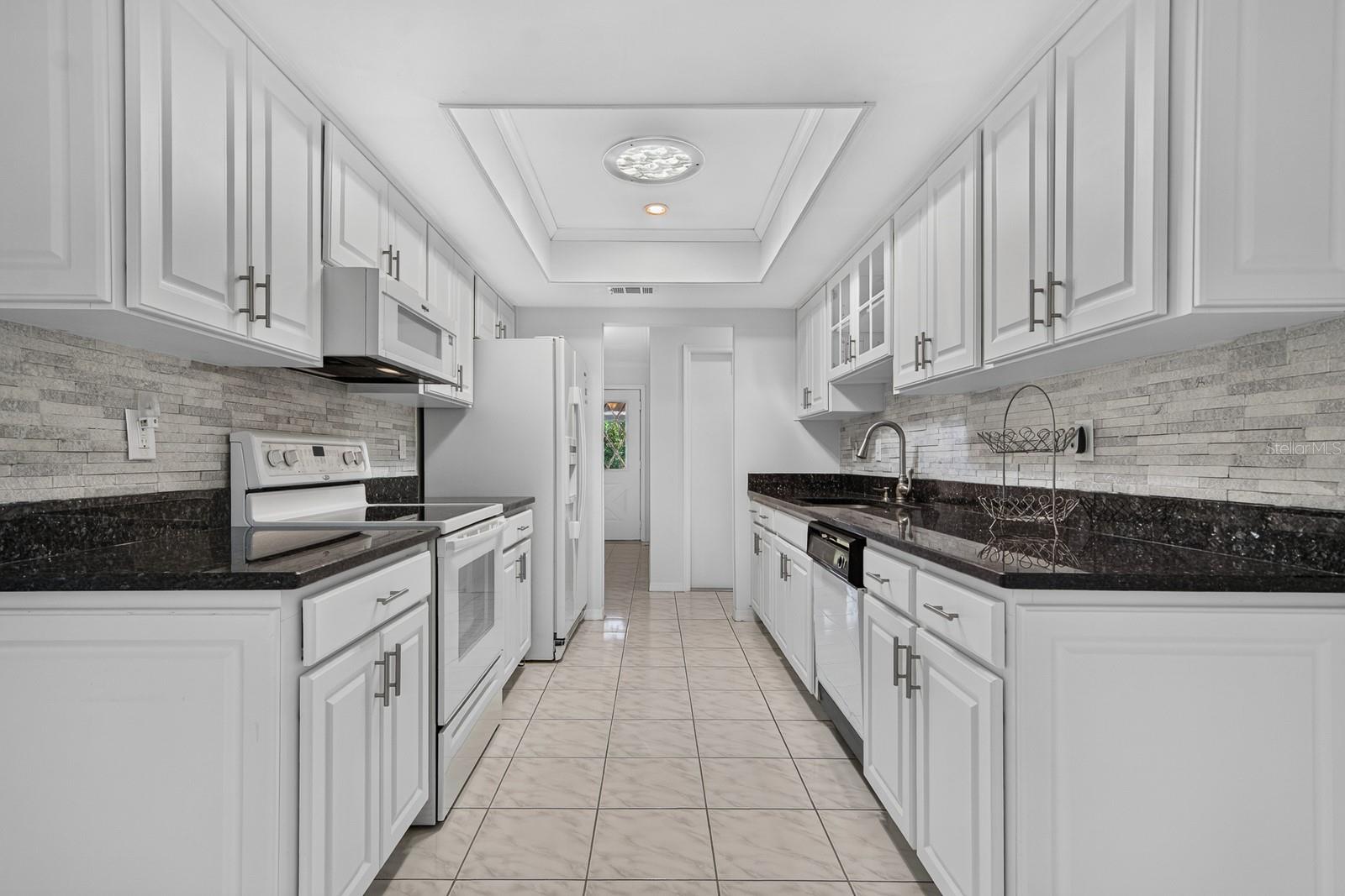 2329 LANCASTER DR — photo 15