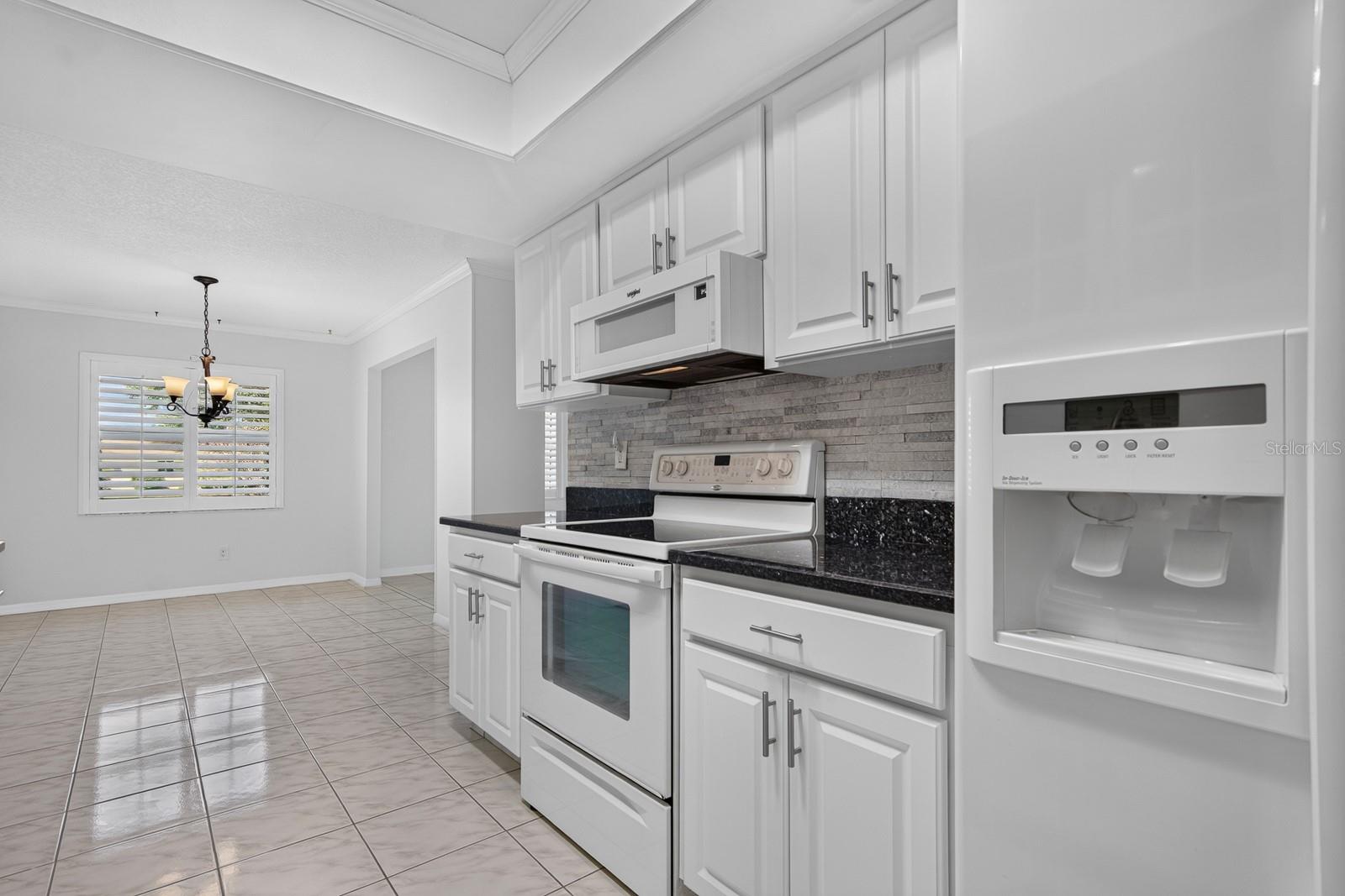2329 LANCASTER DR — photo 20