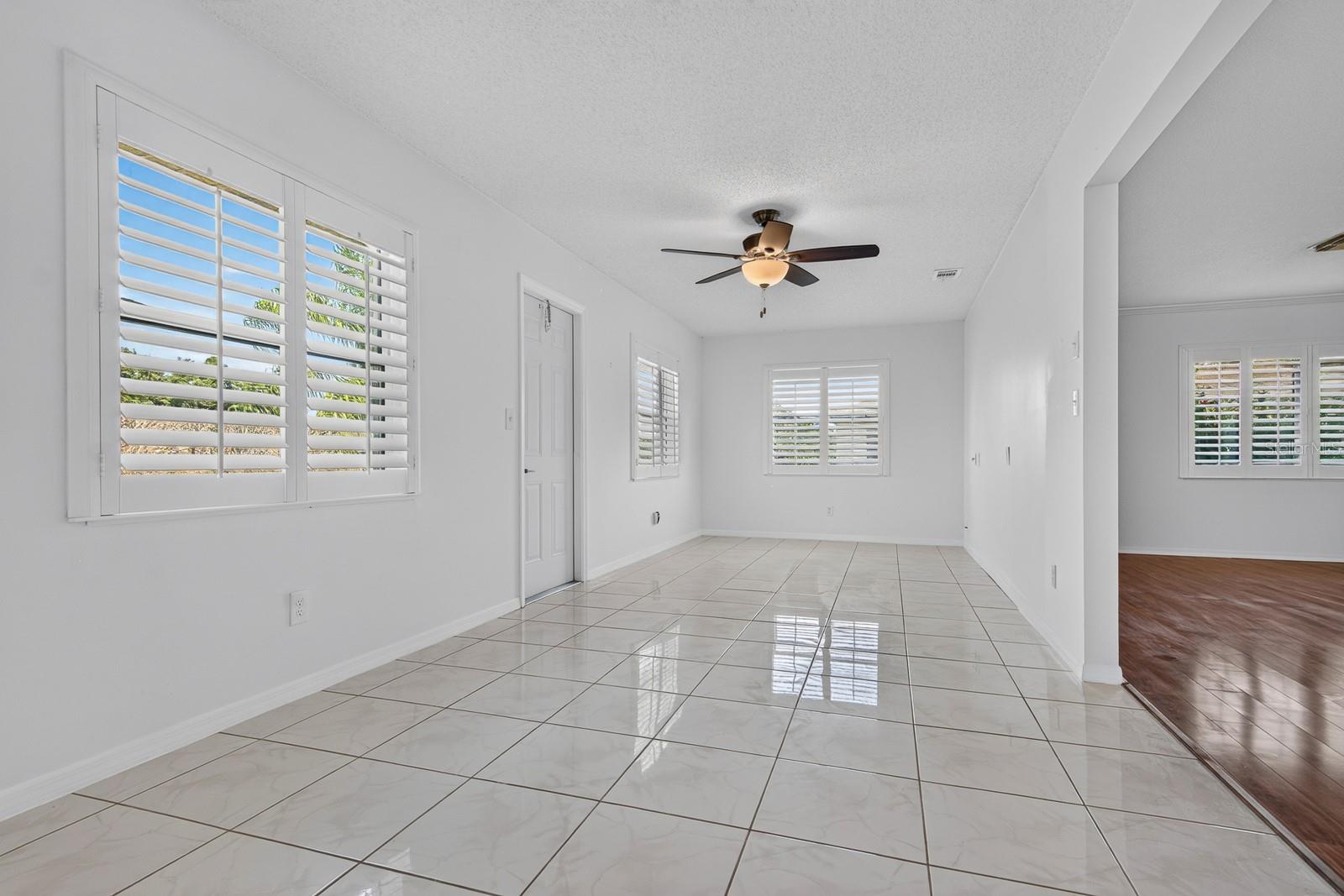 2329 LANCASTER DR — photo 11