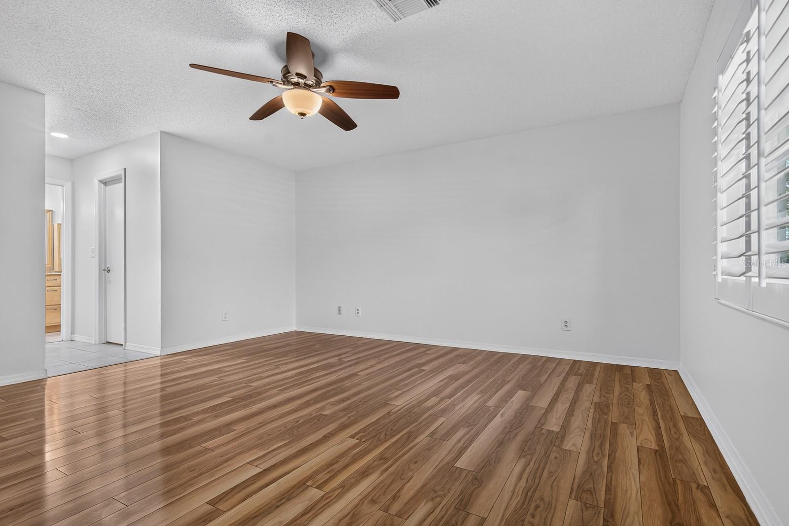 2329 LANCASTER DR — photo 26