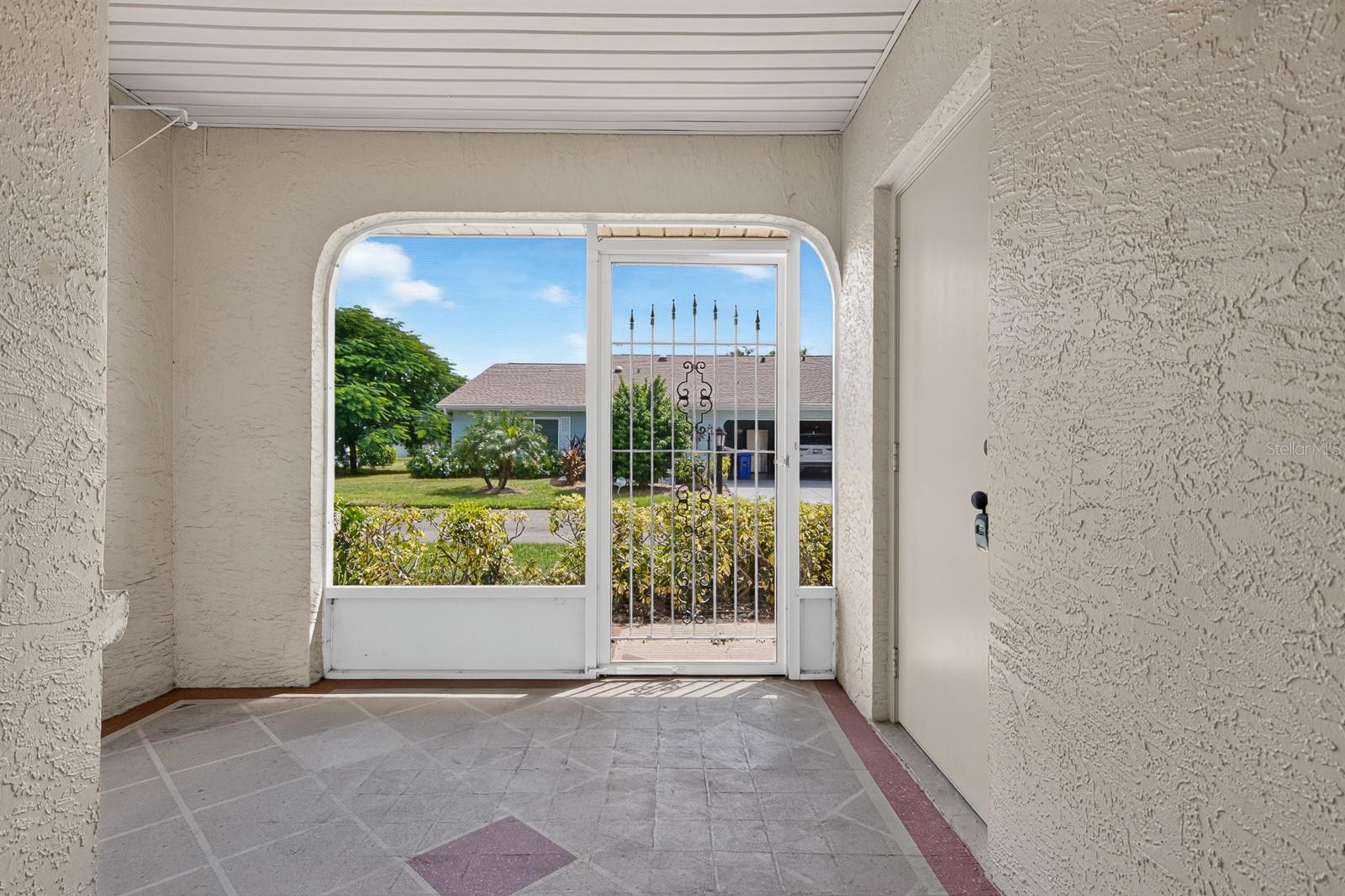 2329 LANCASTER DR — photo 5