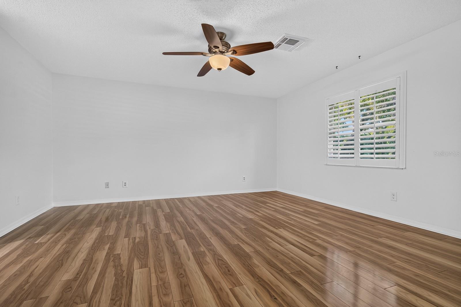 2329 LANCASTER DR — photo 25