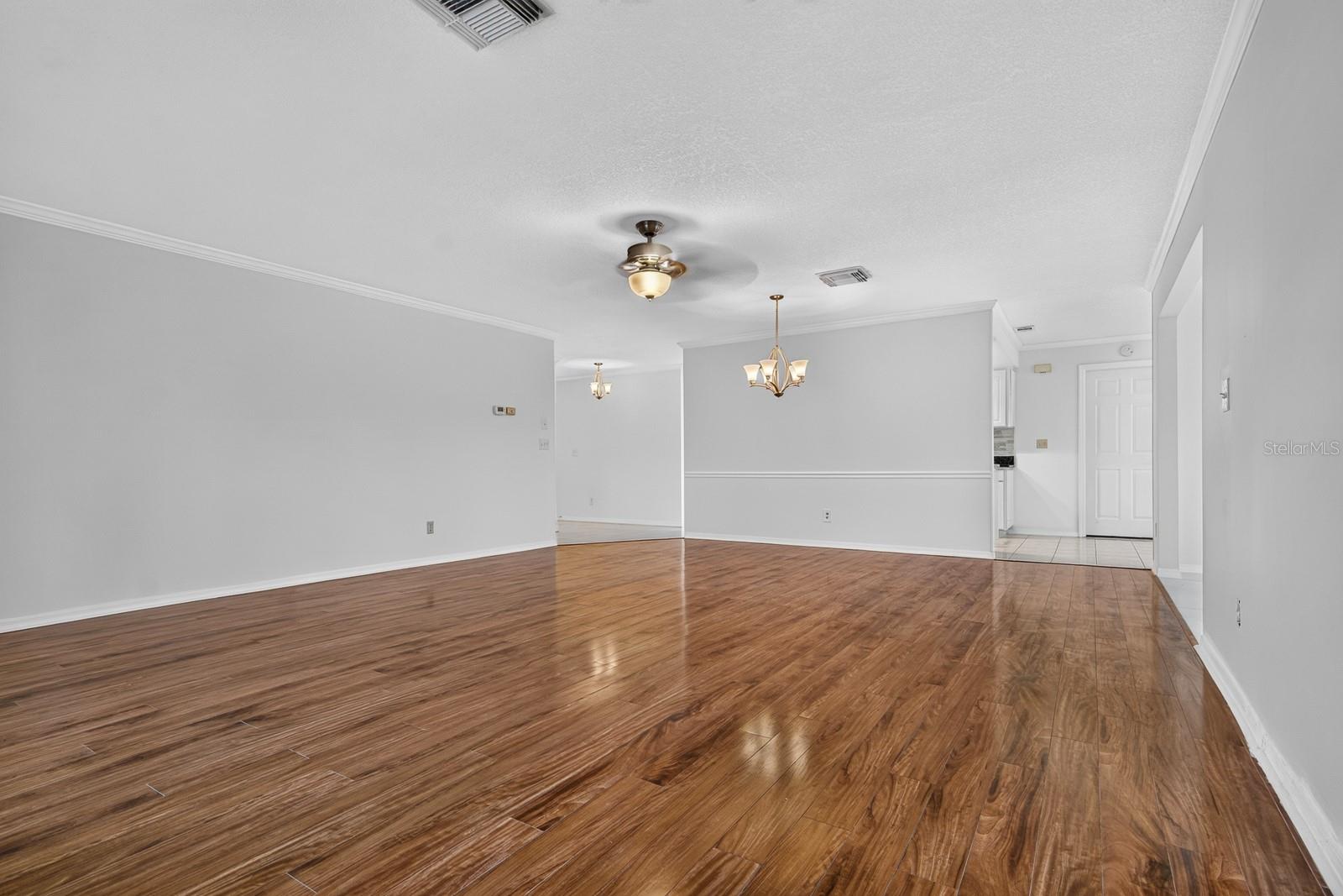 2329 LANCASTER DR — photo 10