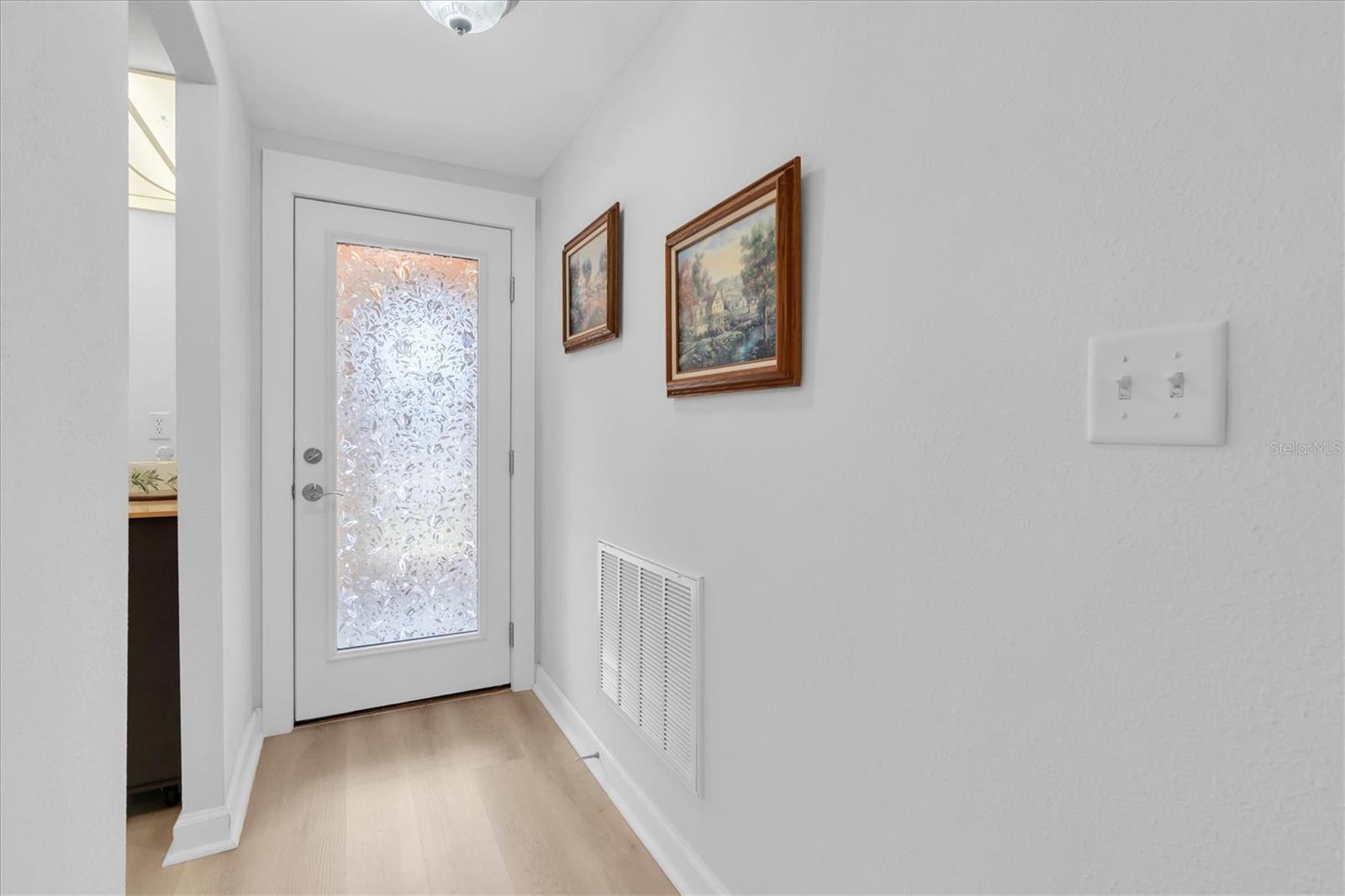 4346 RUSTIC DR — photo 8