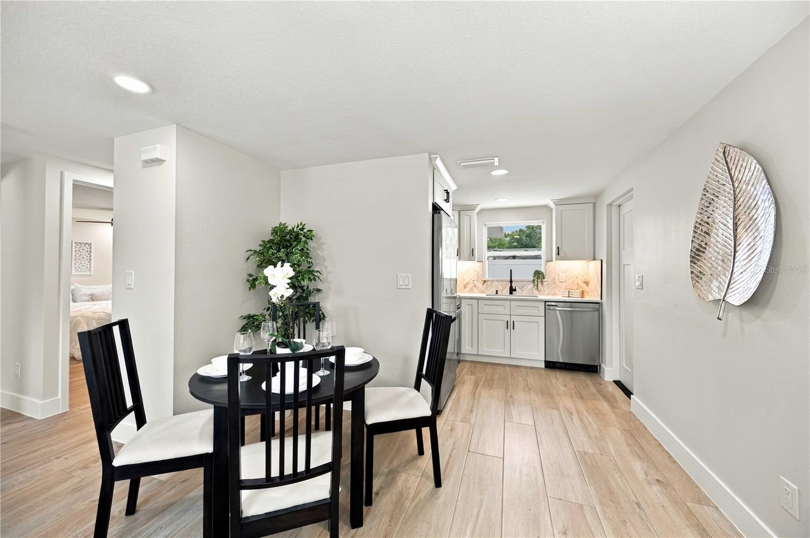 1802 ROBINHOOD ST — photo 18