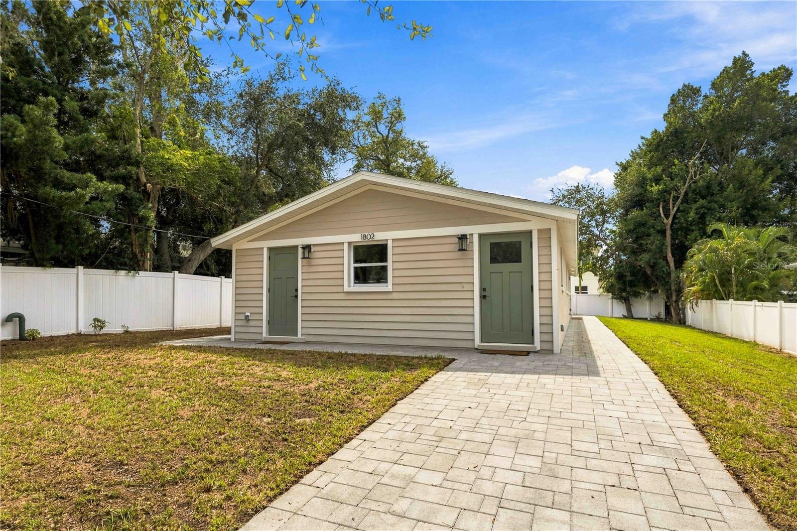 1802 ROBINHOOD ST — photo 2