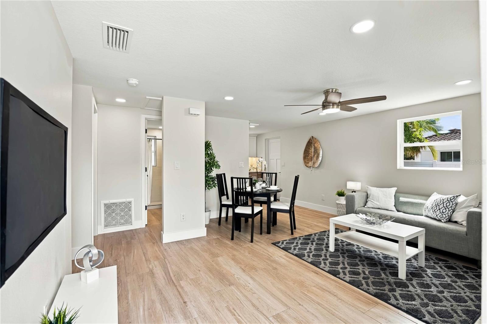 1802 ROBINHOOD ST — photo 3