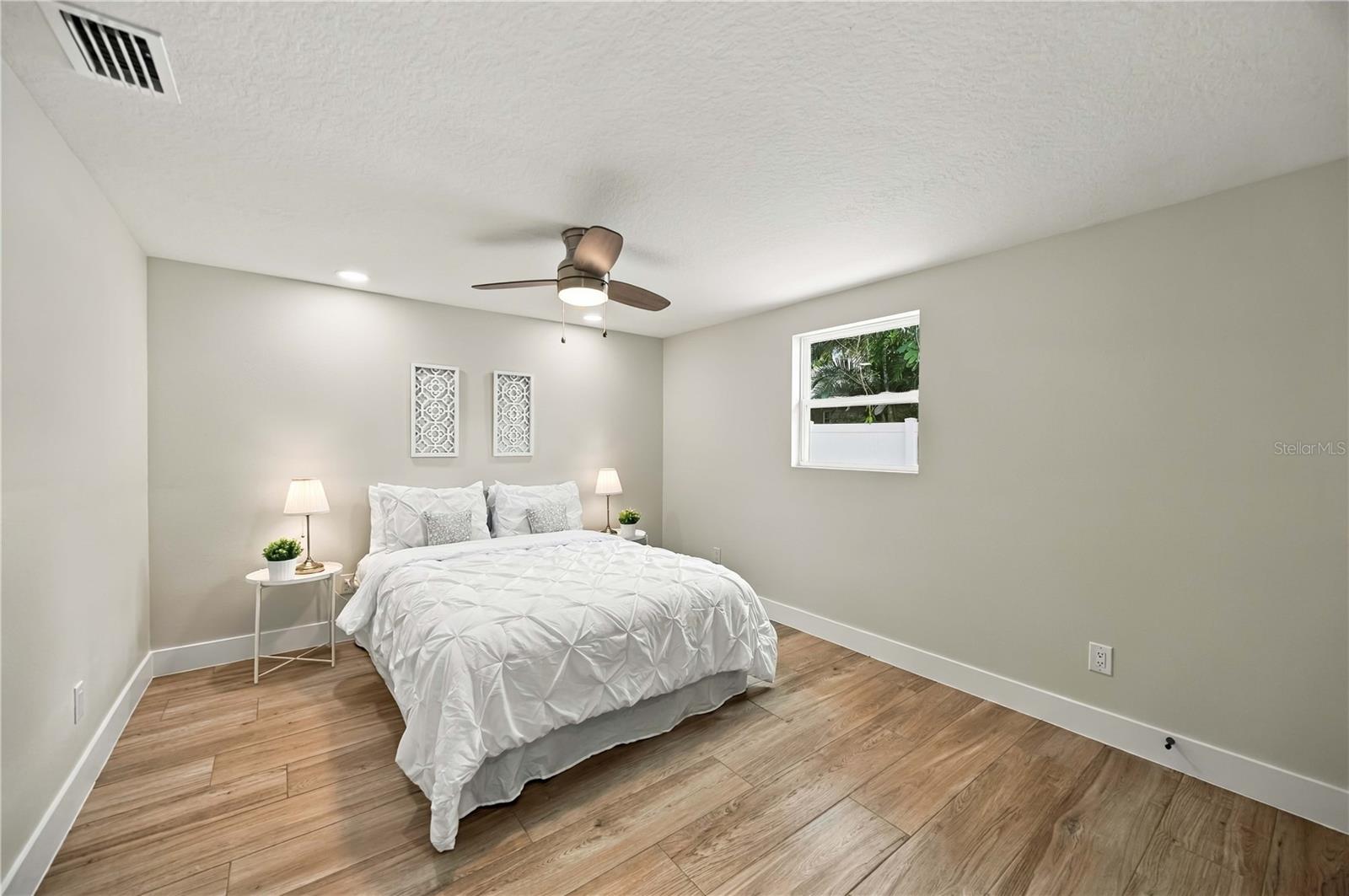 1802 ROBINHOOD ST — photo 10