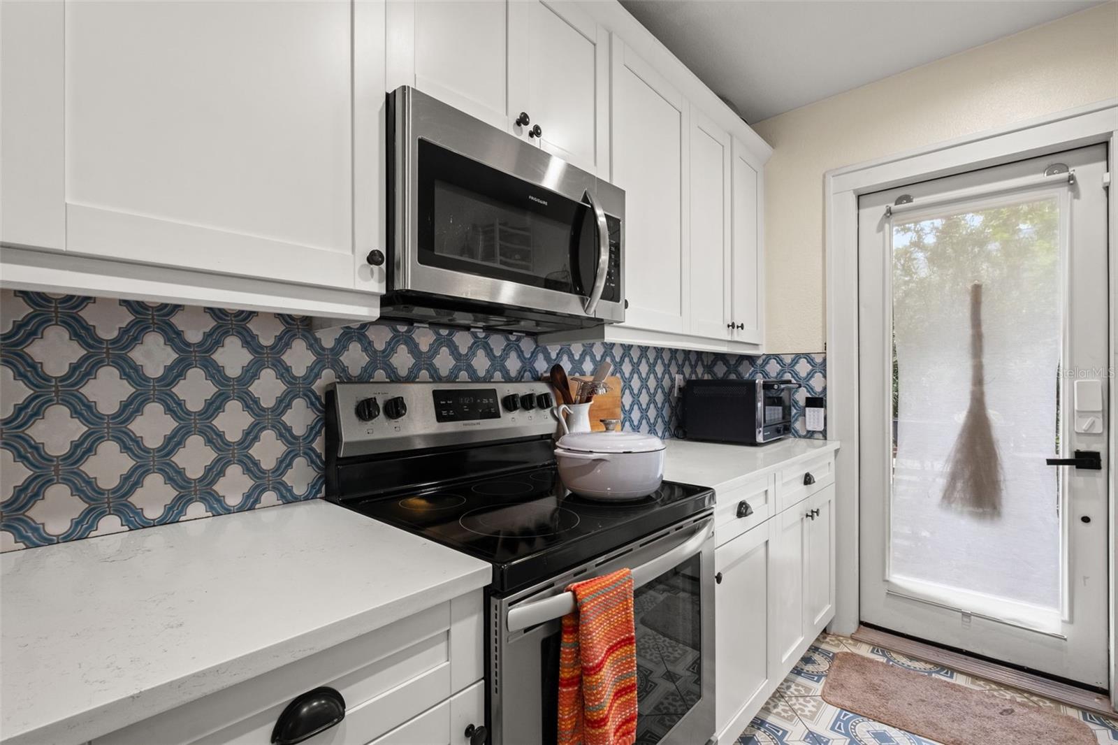 803 E HOLLYWOOD ST — photo 17