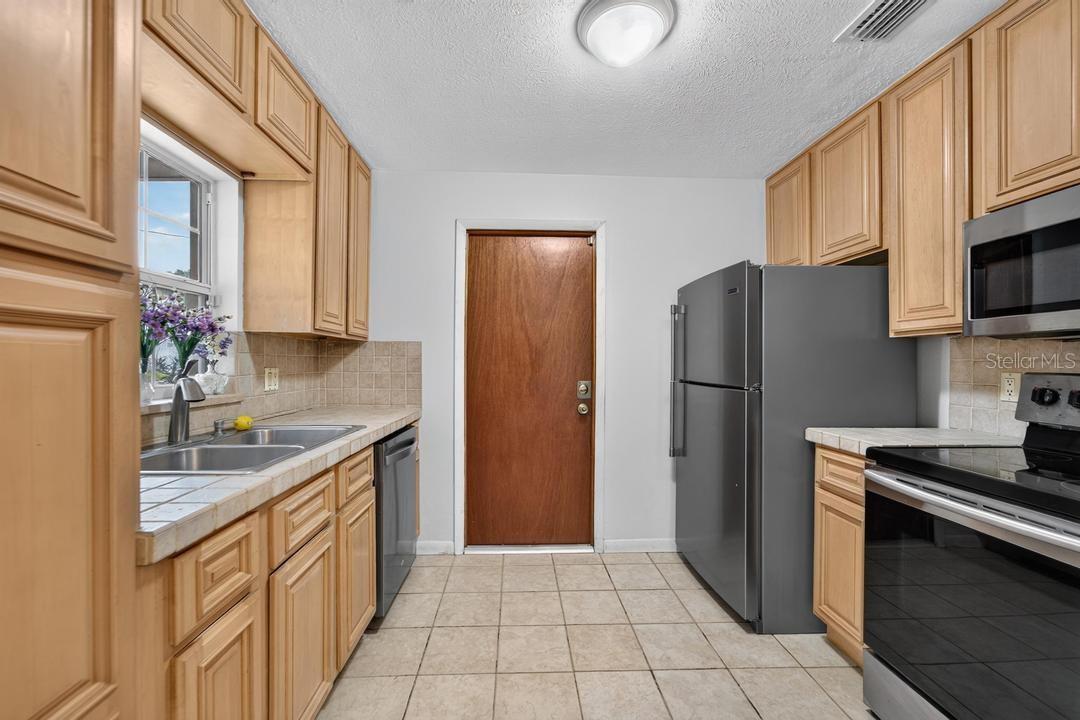 820 BLACKBERRY LANE — photo 3