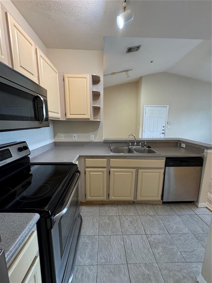 5817 LEGACY CRESCENT PL #302 — photo 7