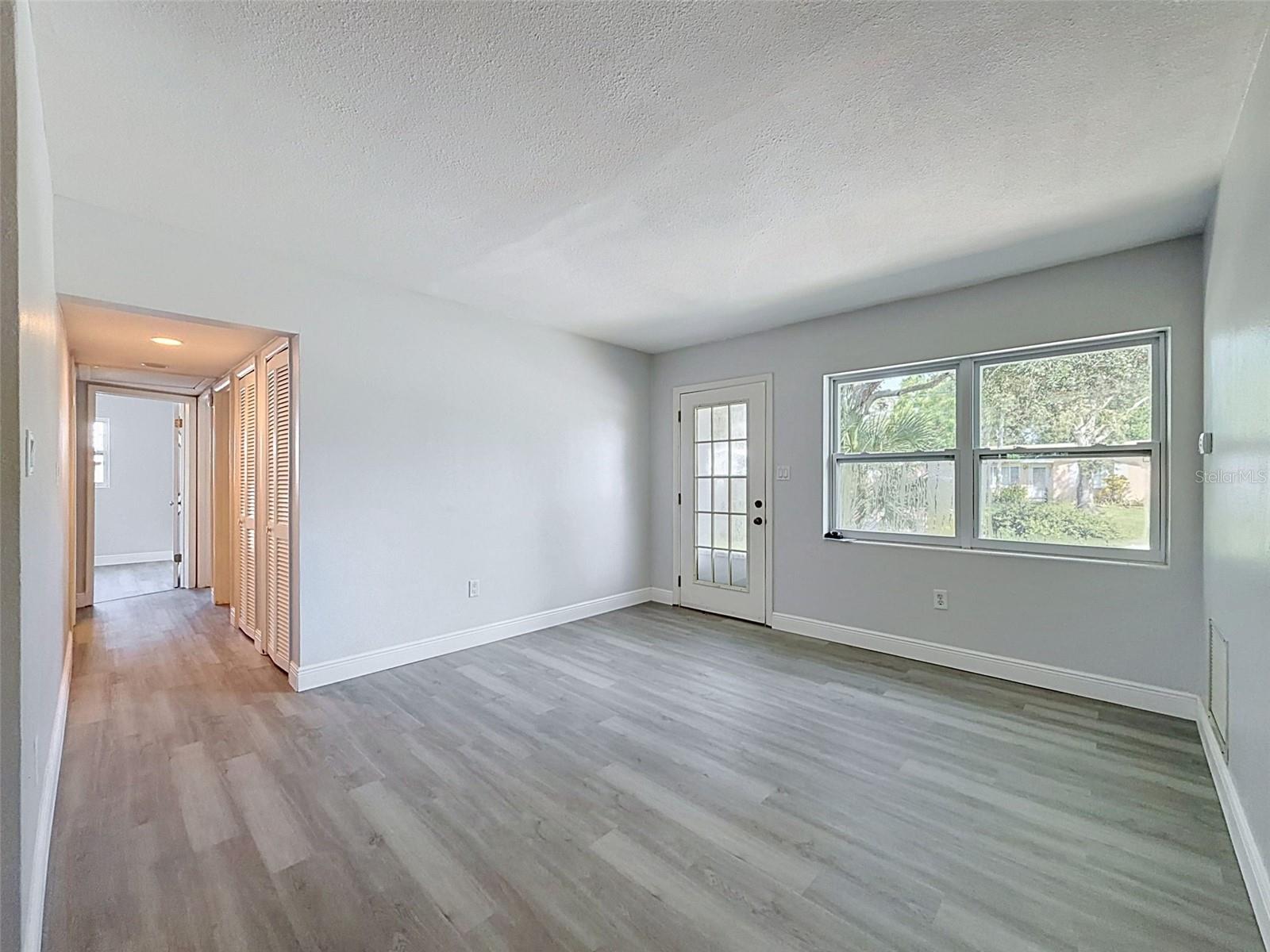 953 CEDARWOOD AVE — photo 5