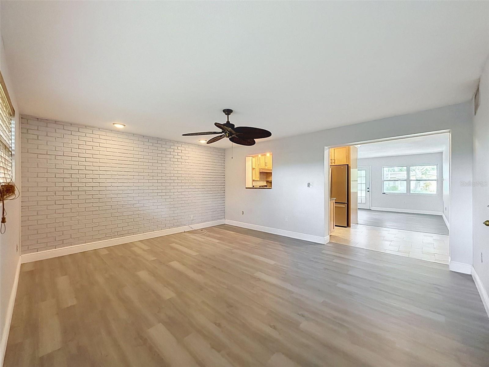 953 CEDARWOOD AVE — photo 11