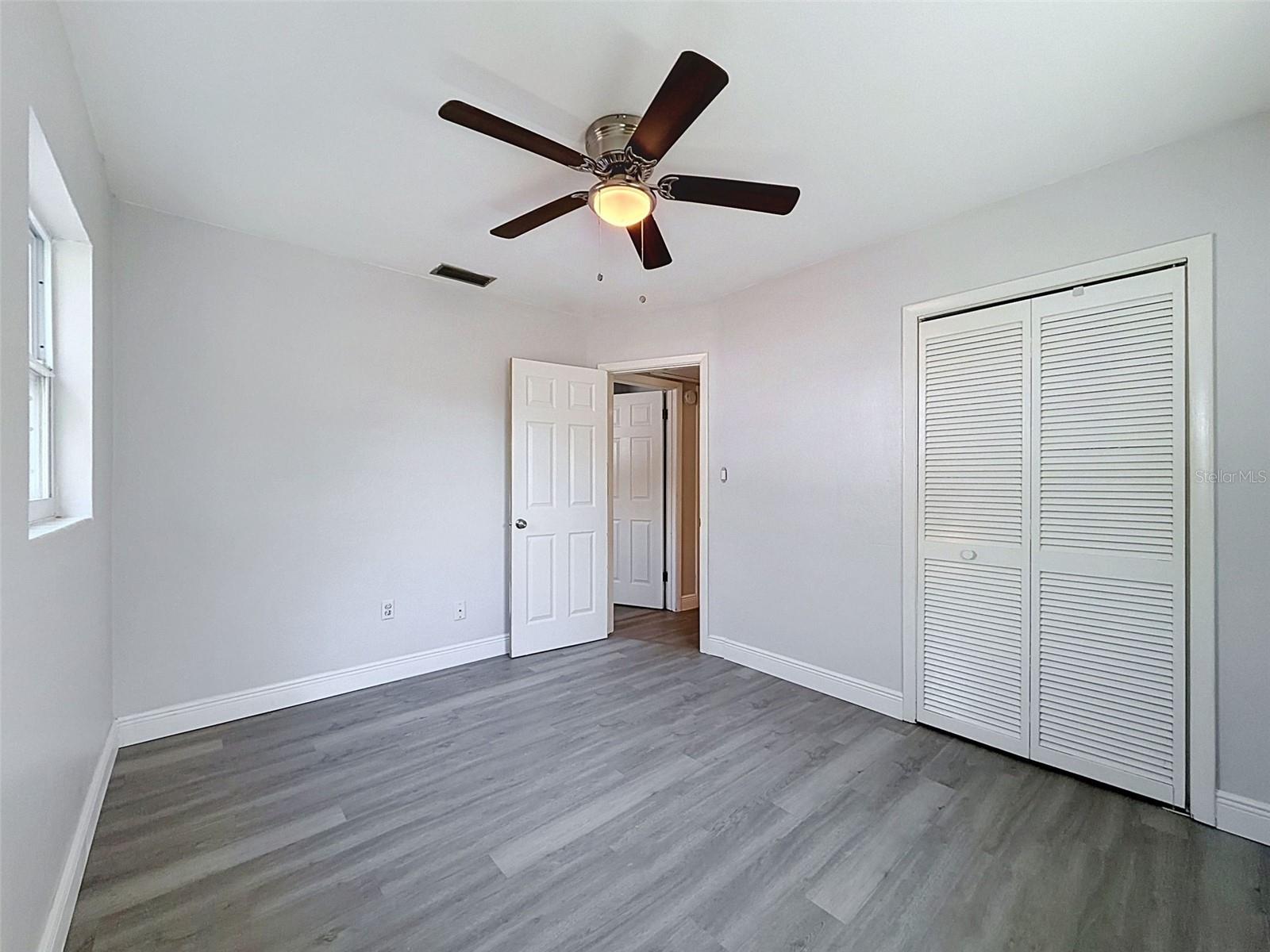 953 CEDARWOOD AVE — photo 17