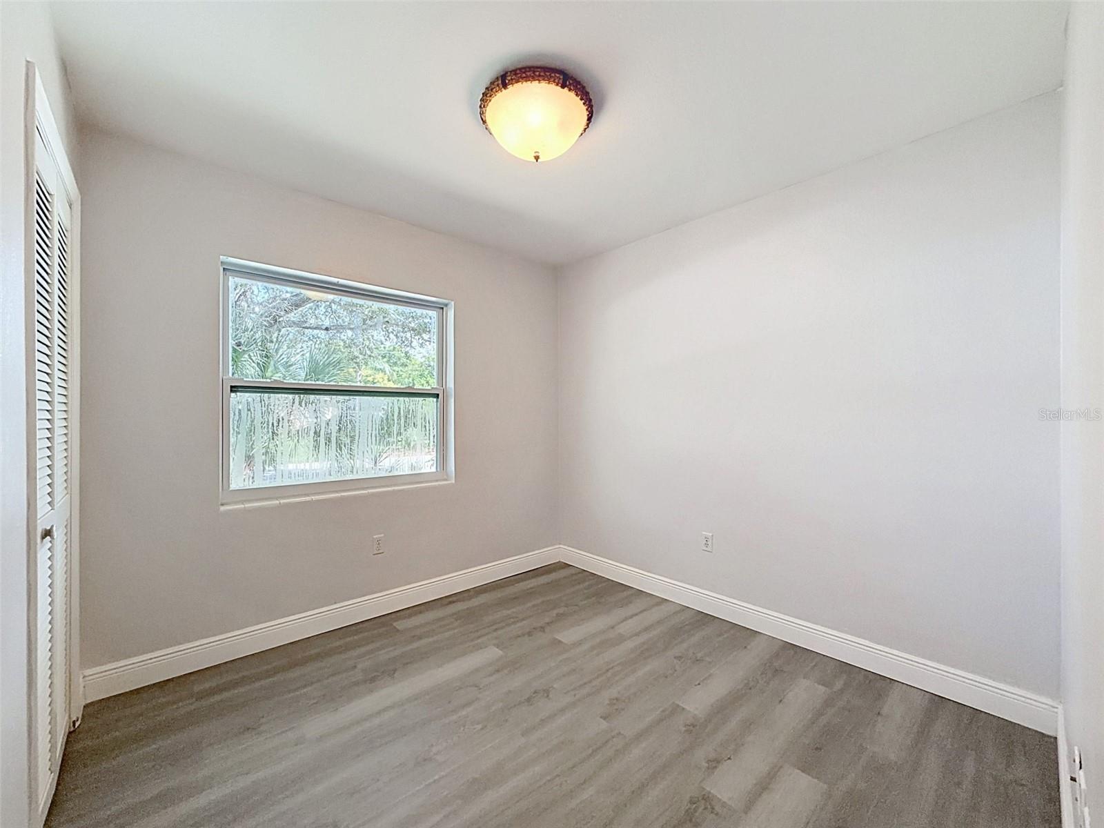 953 CEDARWOOD AVE — photo 12