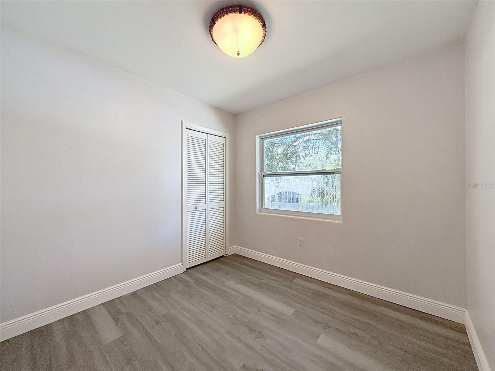 953 CEDARWOOD AVE — photo 13