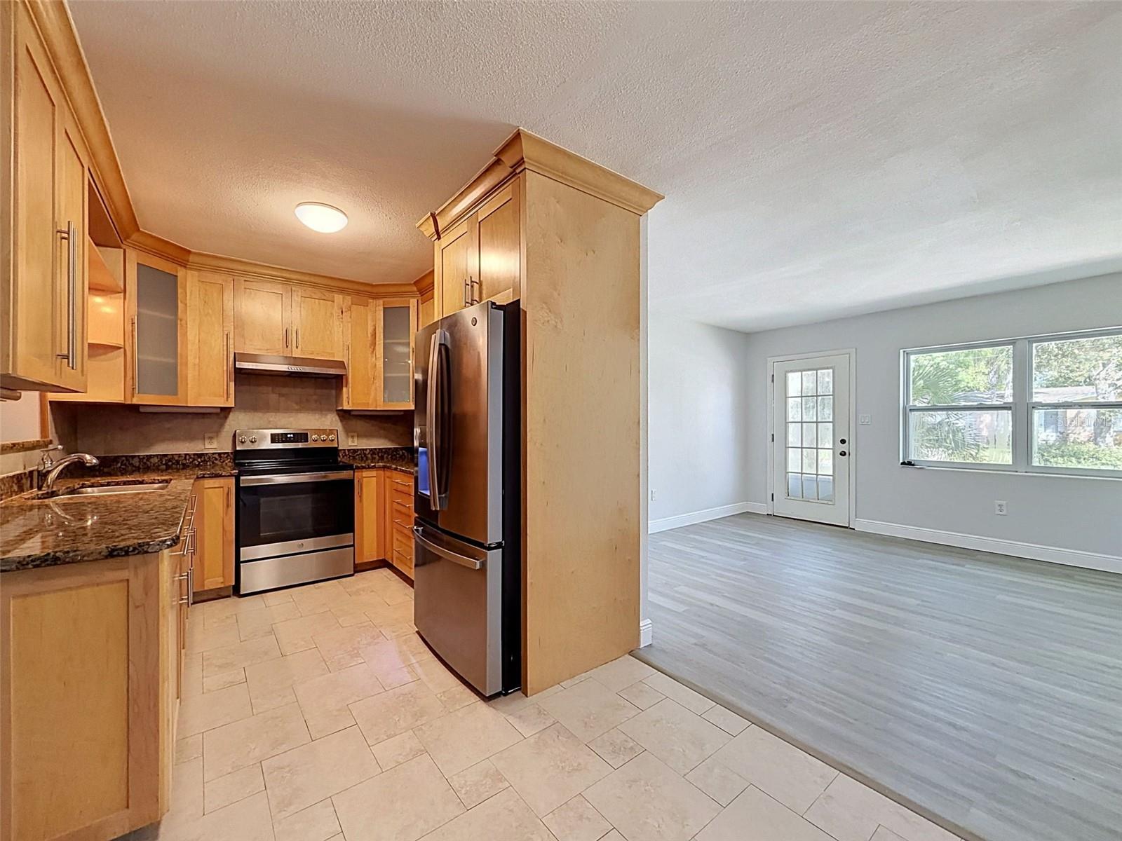 953 CEDARWOOD AVE — photo 6