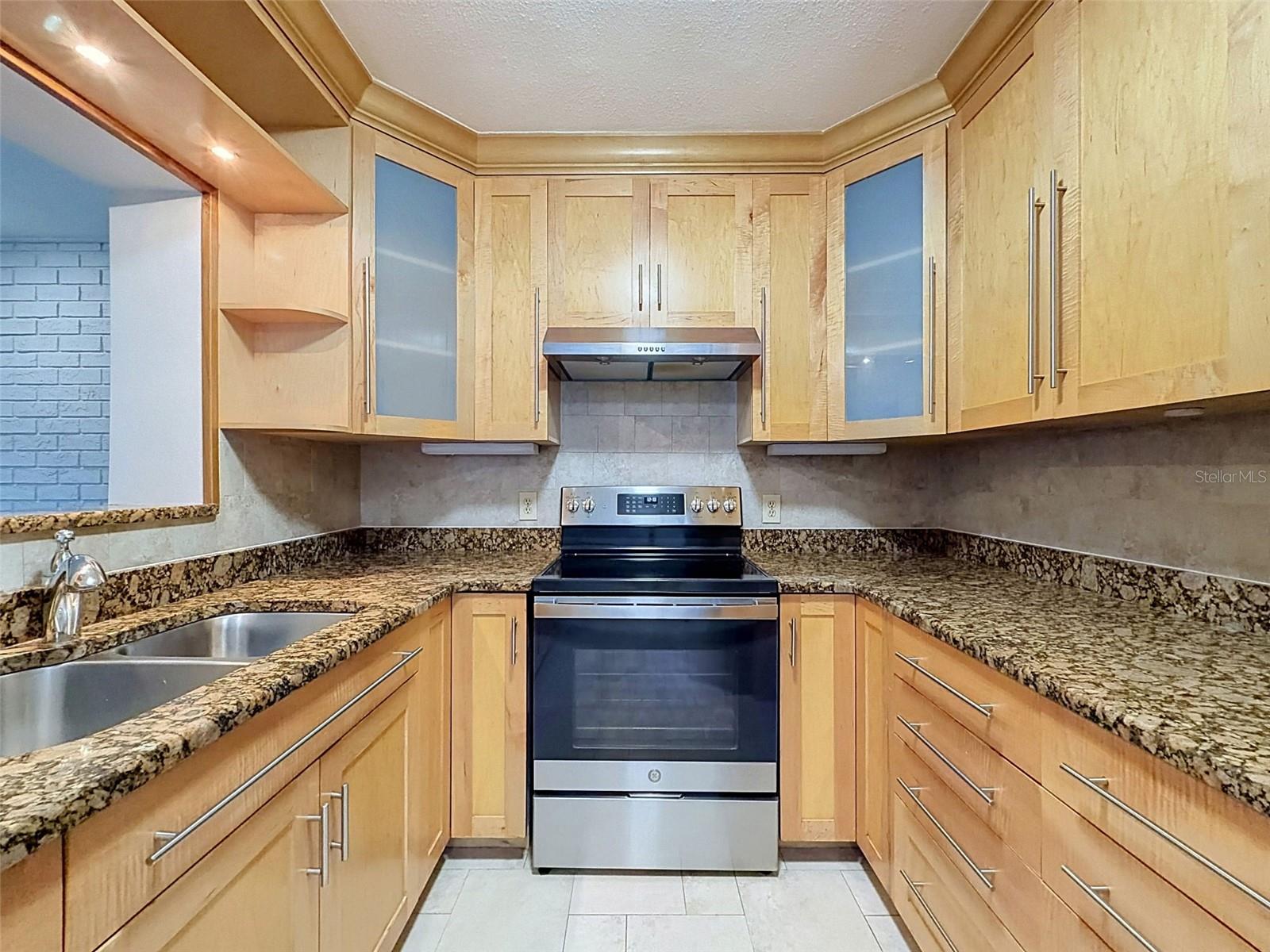 953 CEDARWOOD AVE — photo 7
