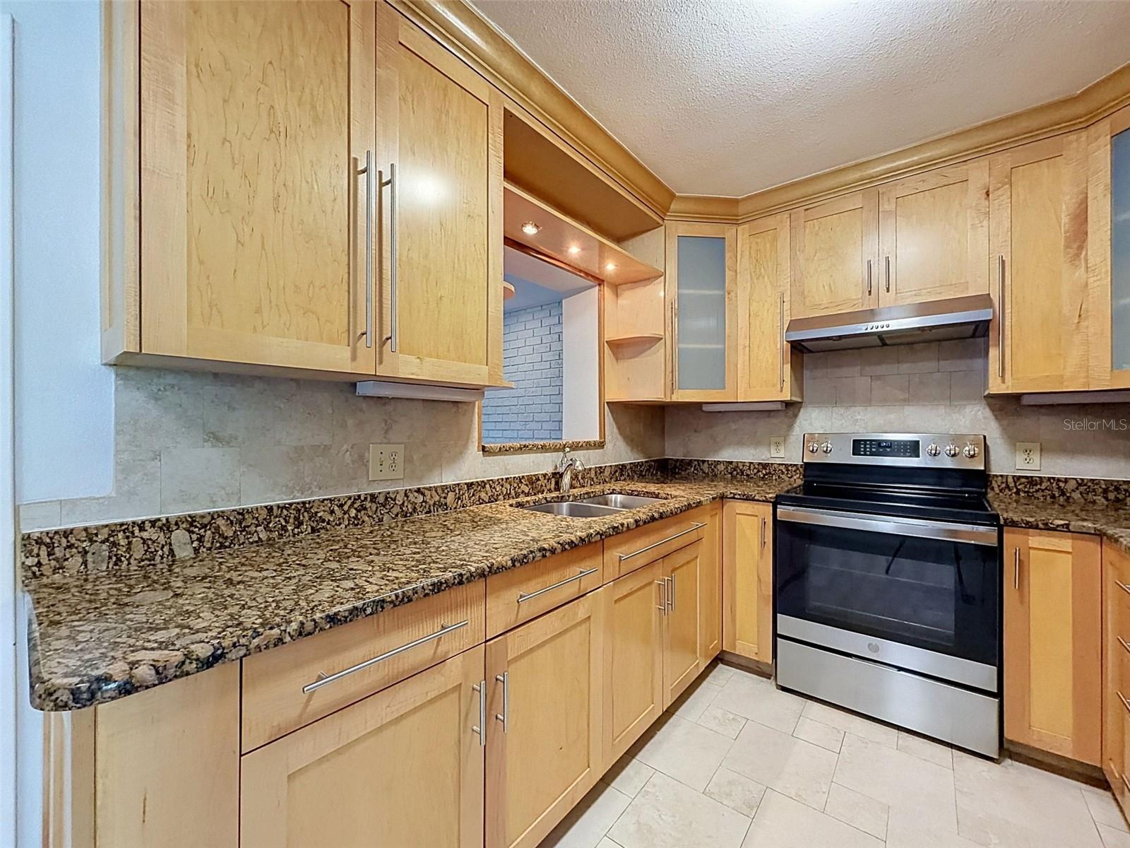 953 CEDARWOOD AVE — photo 8