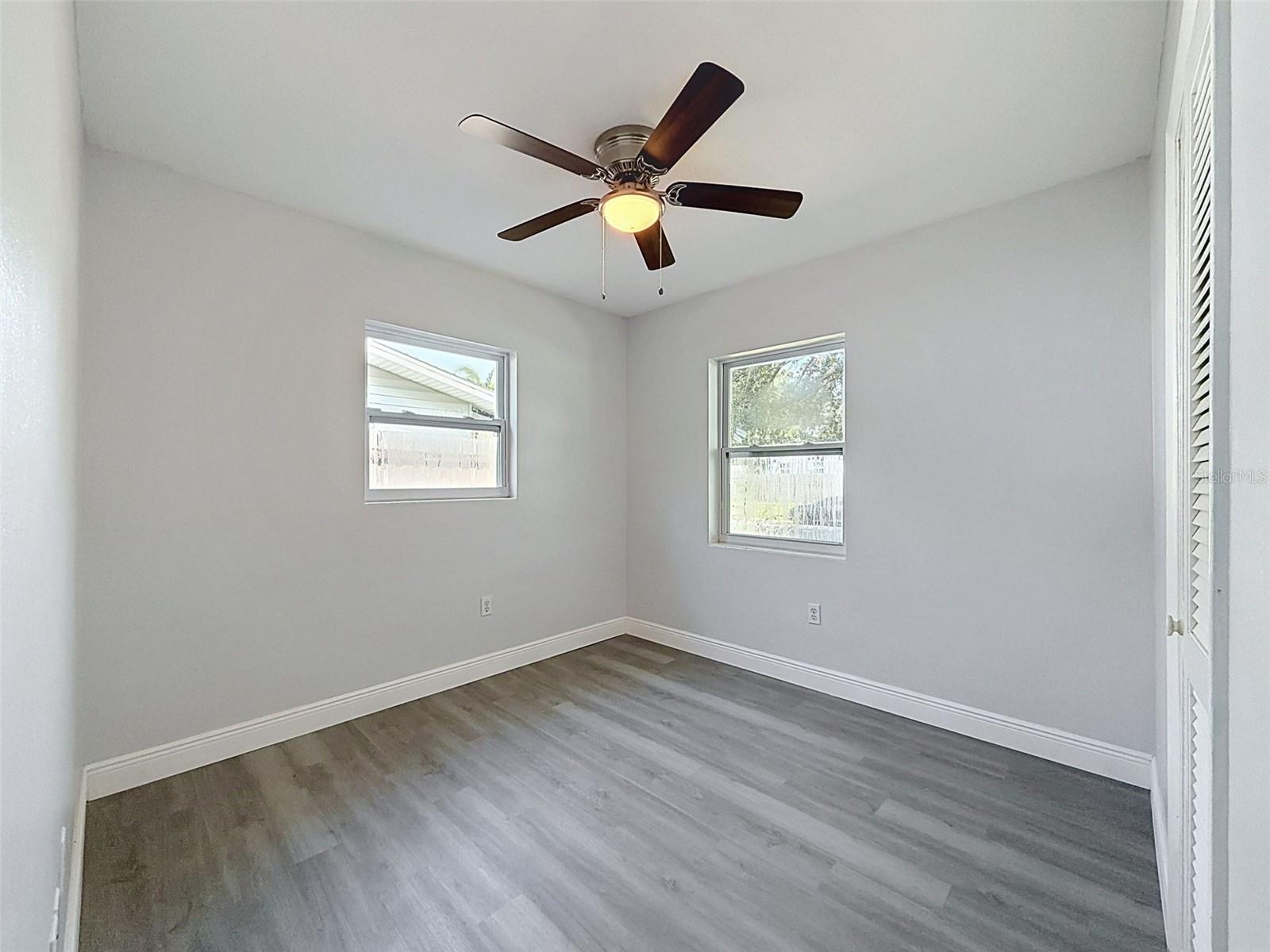 953 CEDARWOOD AVE — photo 14