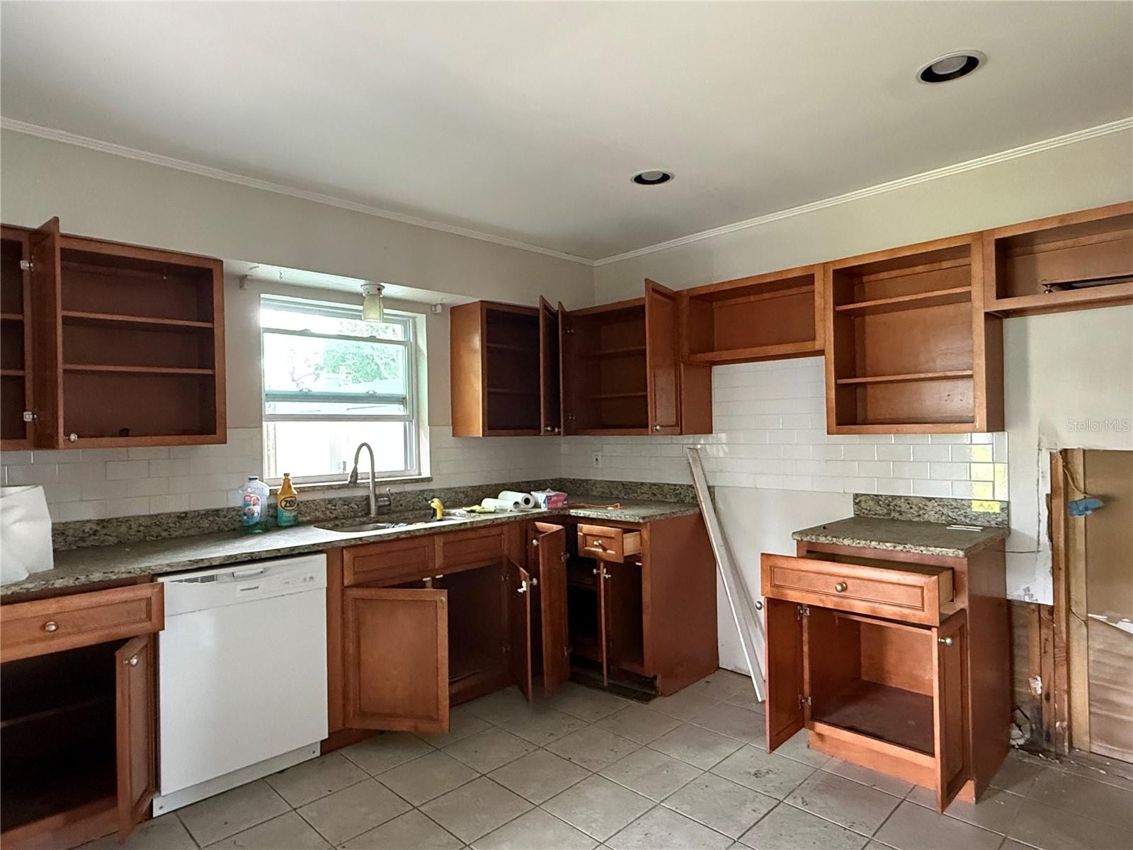 321 83RD AVE NE — photo 4