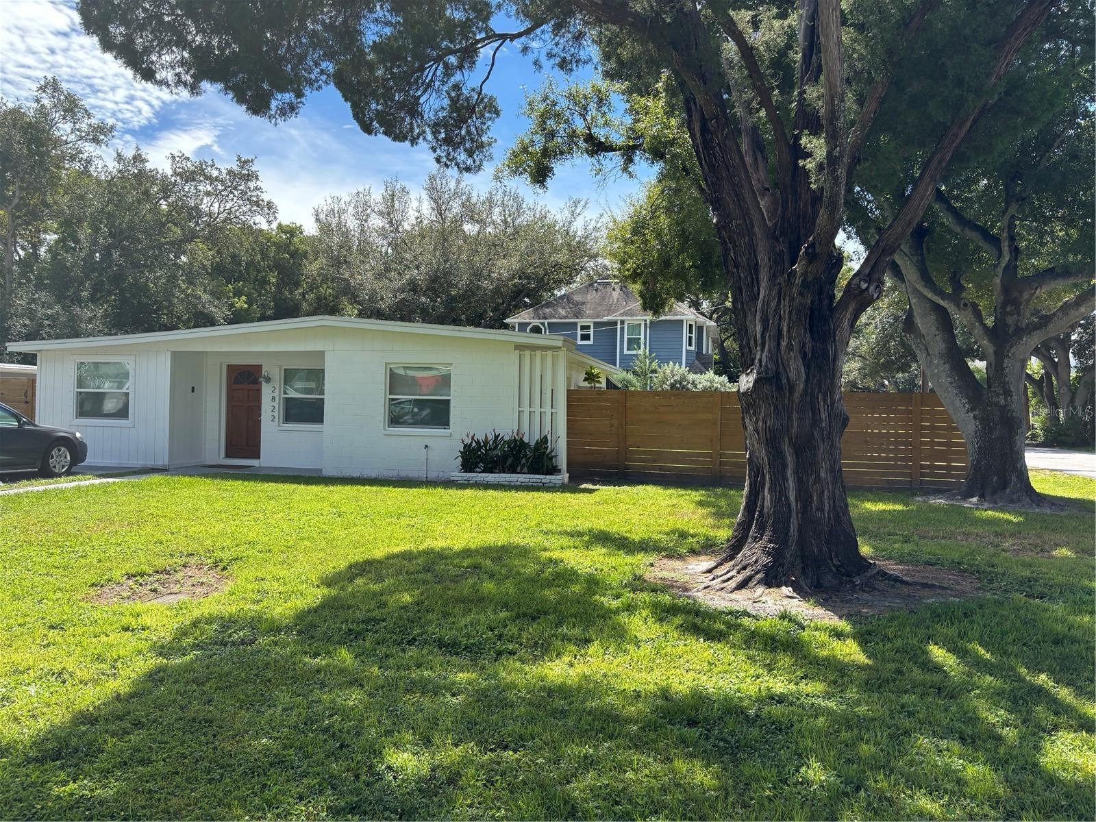 2822 W LEILA AVE — photo 2