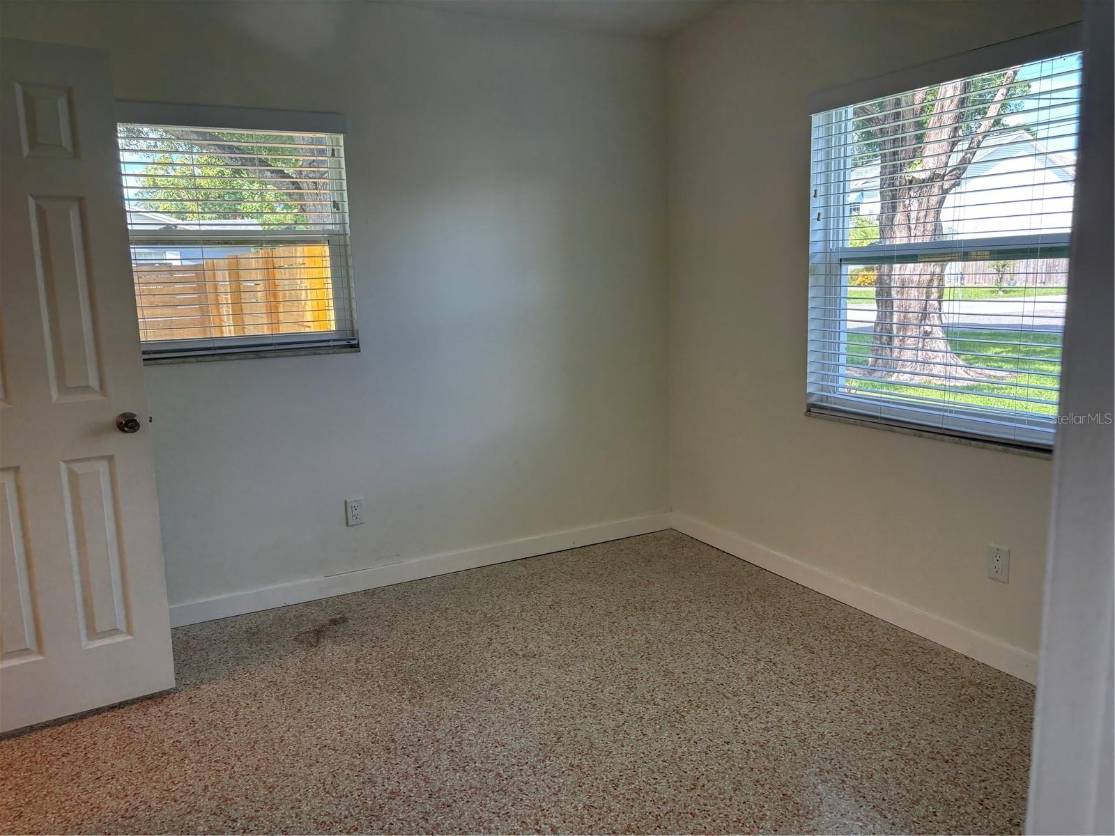 2822 W LEILA AVE — photo 13