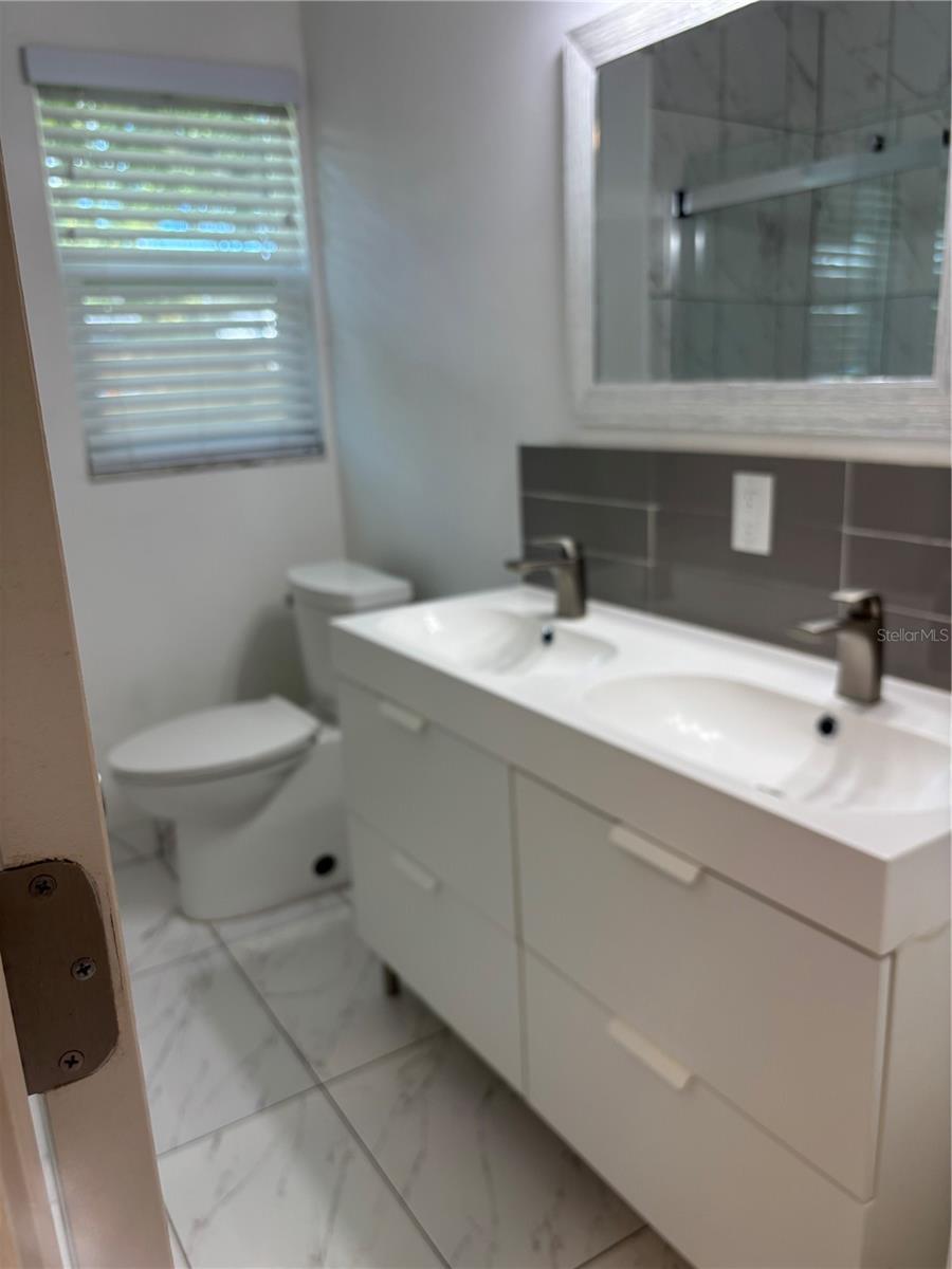 2822 W LEILA AVE — photo 11