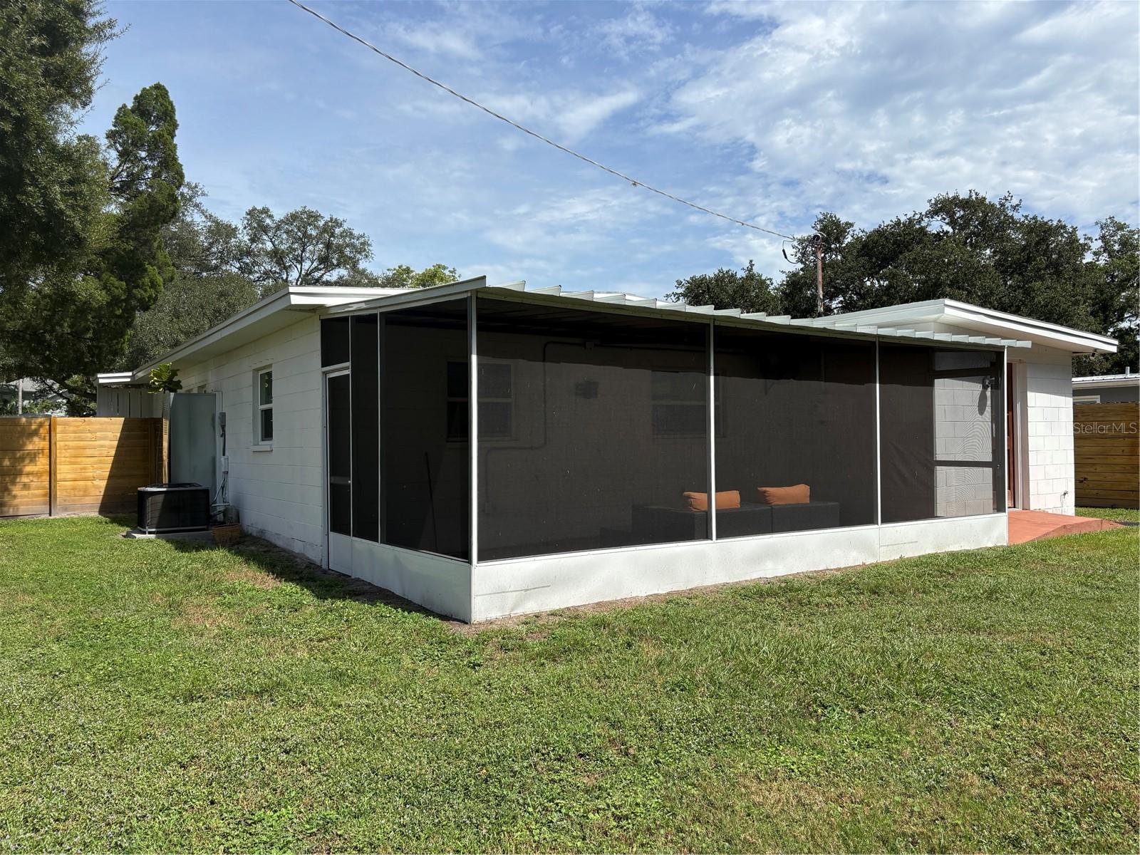 2822 W LEILA AVE — photo 17