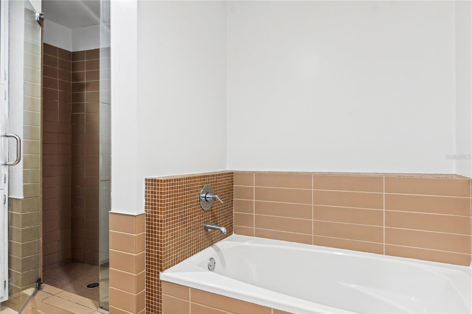 912 CHANNELSIDE DR #2414 — photo 18